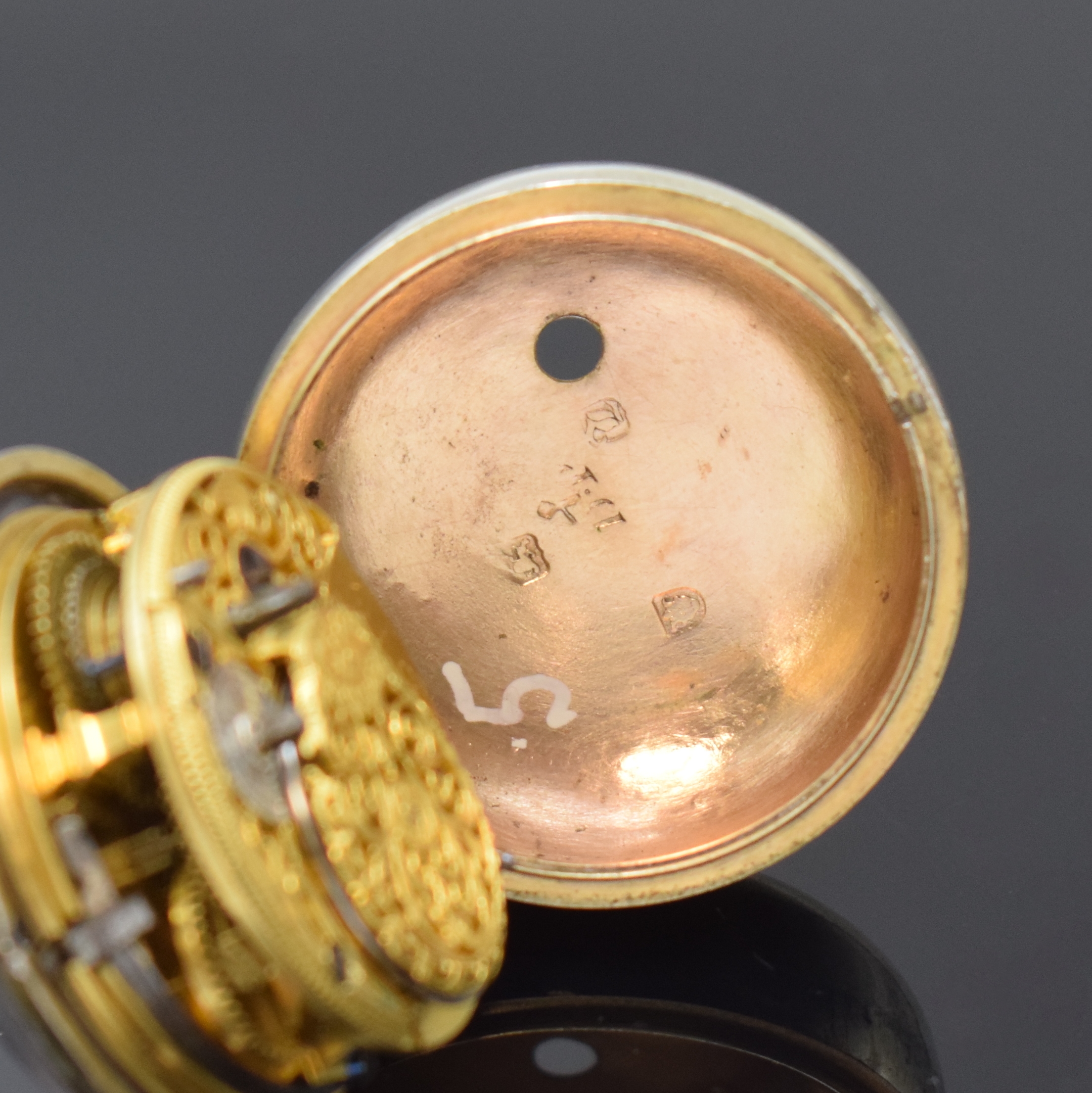 Detail g: JAMES ELLISON Silber Spindeltaschenuhr, London lt. Hallmark 1766, Übergeh. m. Schildpatt dell., riss. Emailzifferbl. später, arab. Zahlen, gebl. ...