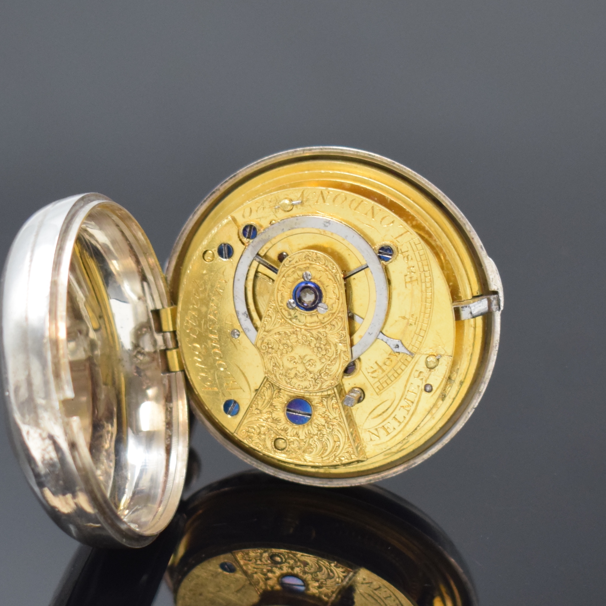 Detail d: WELDON und NELMES 2 Spindeltaschenuhren in Silber, London lt. Hallmarks 1785 u. 1823, Geh. sowie 2 Übergeh. dell., 1x Emailzifferbl. mittig m. ...