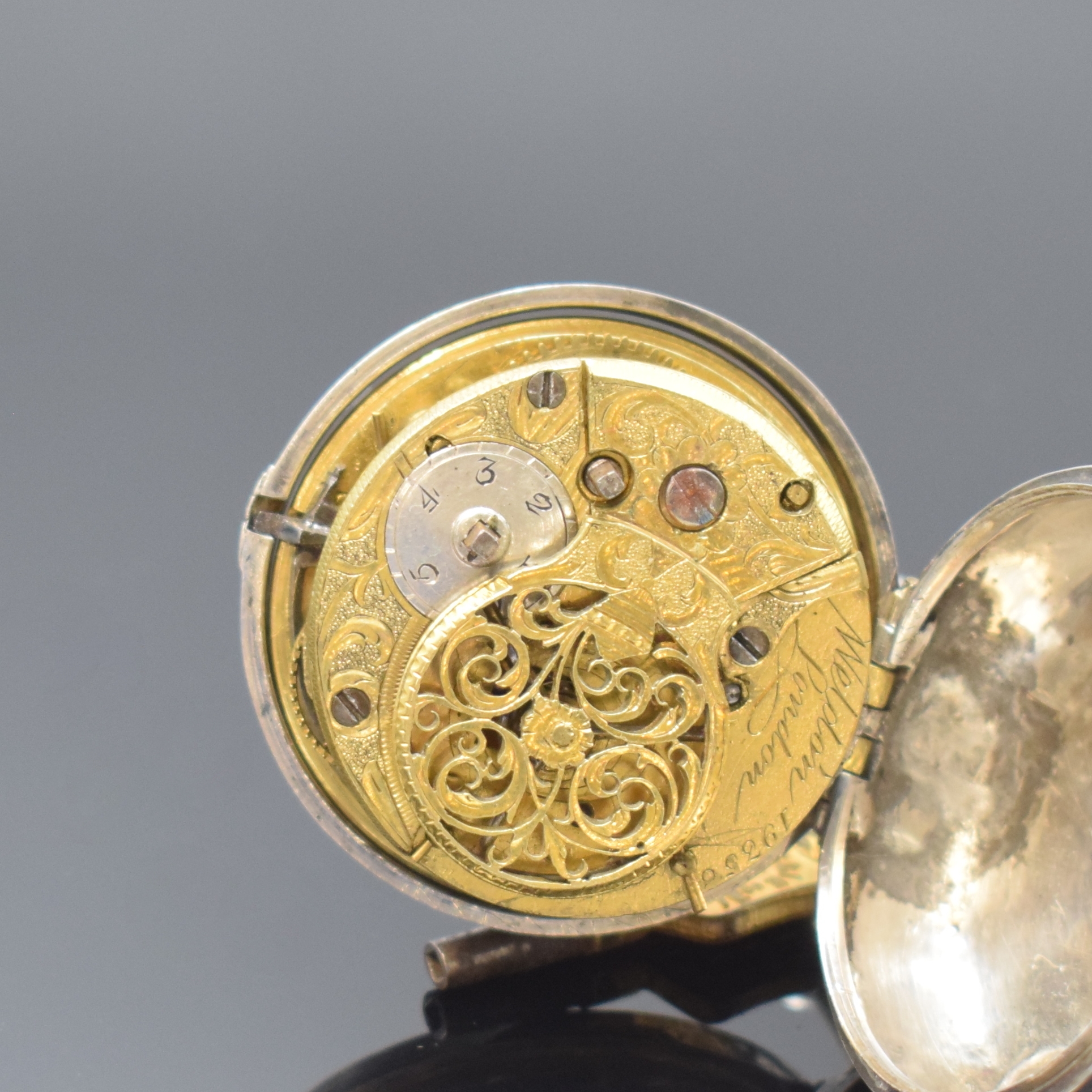 Detail g: WELDON und NELMES 2 Spindeltaschenuhren in Silber, London lt. Hallmarks 1785 u. 1823, Geh. sowie 2 Übergeh. dell., 1x Emailzifferbl. mittig m. ...