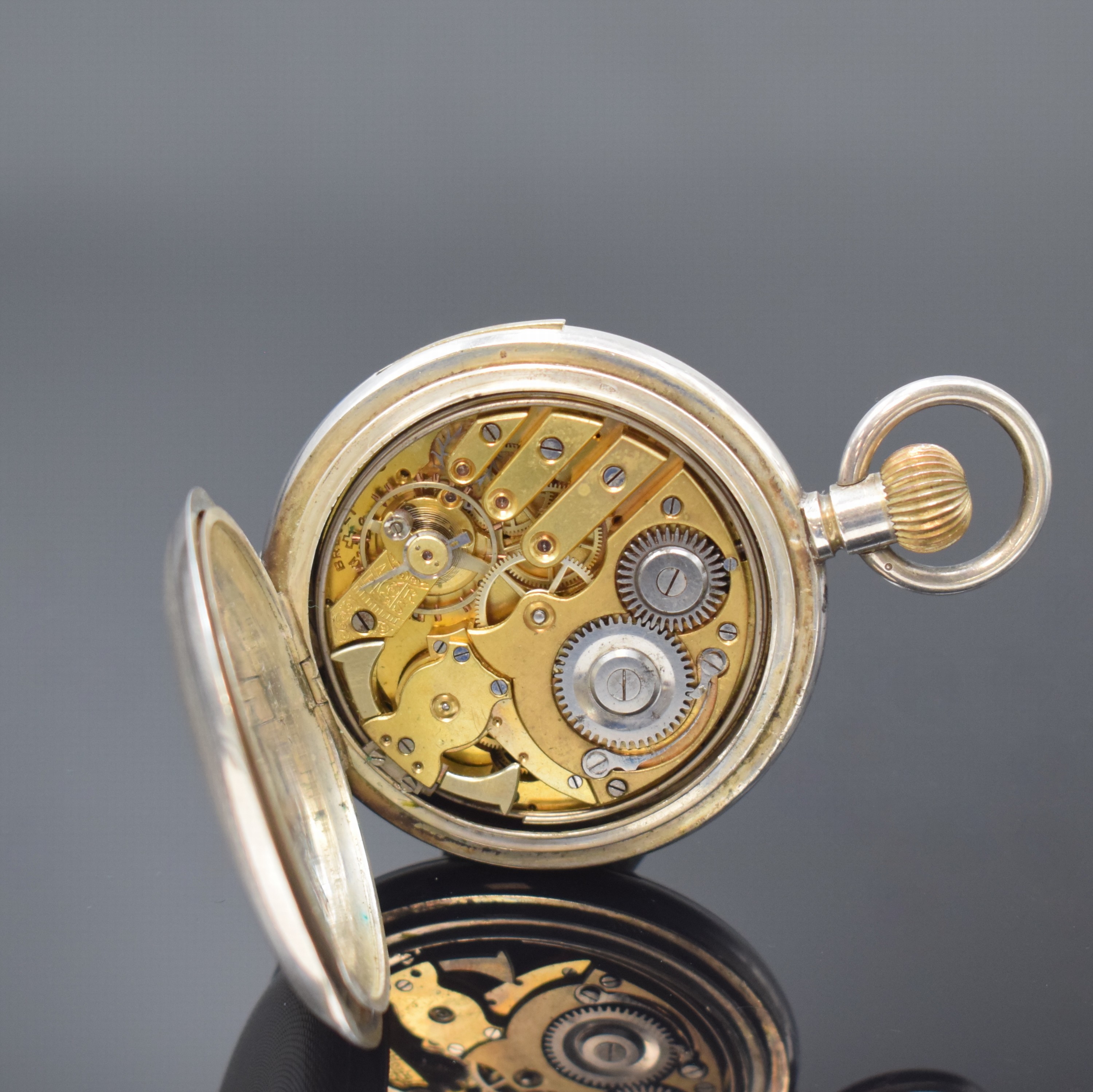 Detail g: THE AMIR Savonette mit 1/4-Repetition, Schweiz um 1900, guill. Silbergeh. leicht dell., Sprungdeckel m. Monogrammspiegel, Silbercuvette, ...