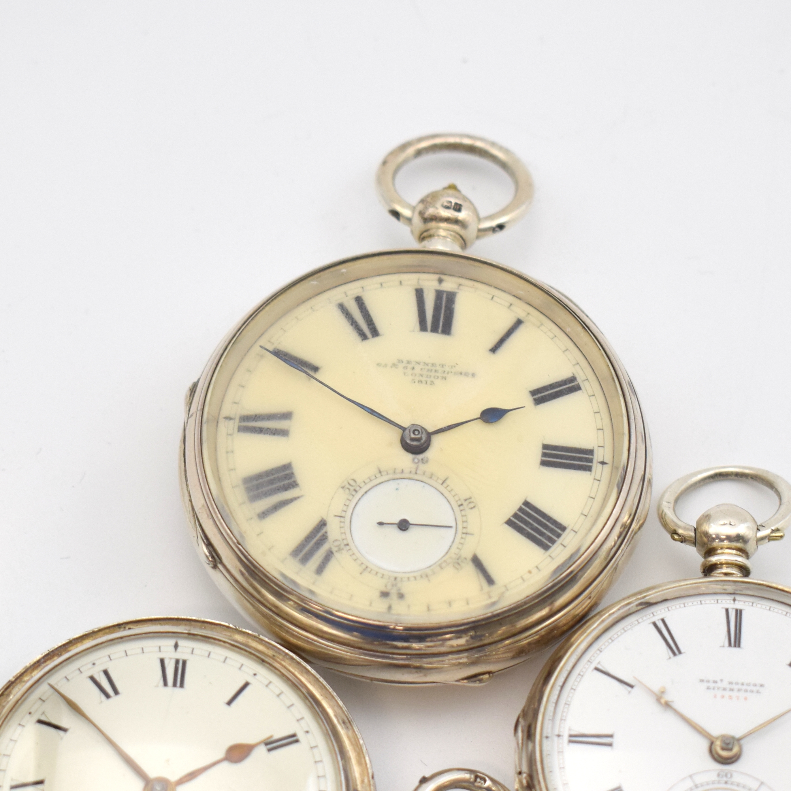 Detail a: Konvolut: 3 schwere englische Taschenuhren in Sterlingsilber, um 1880, 1) BENNETT, glattes offenes Geh., Emailzifferbl. rest., verg. Werk m. ...