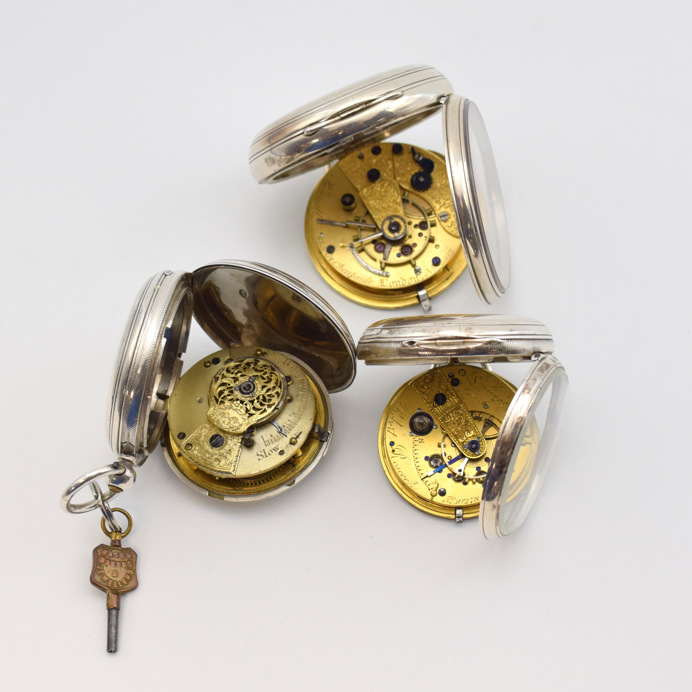 Detail d: Konvolut: 3 schwere englische Taschenuhren in Sterlingsilber, um 1880, 1) BENNETT, glattes offenes Geh., Emailzifferbl. rest., verg. Werk m. ...