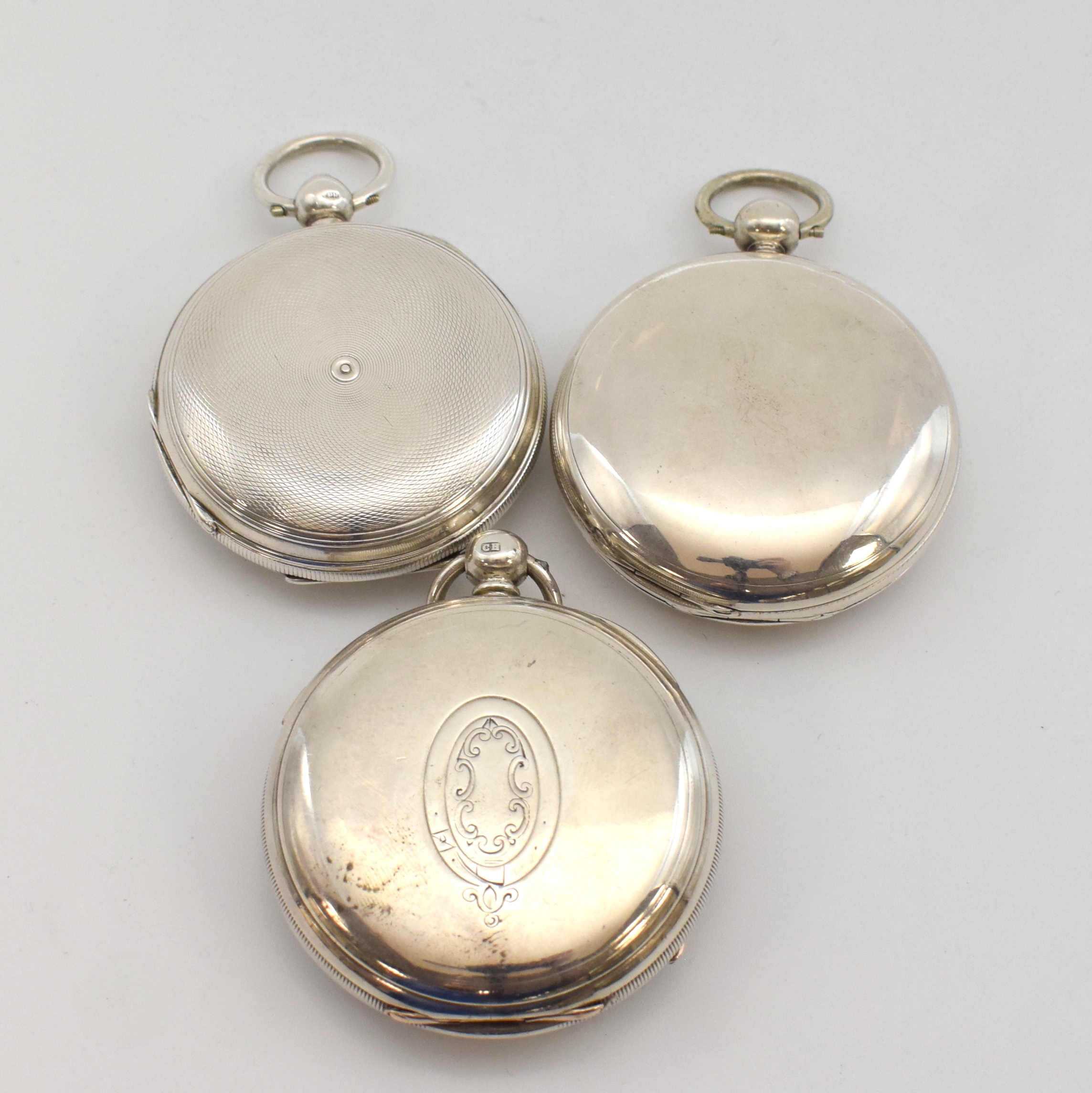 Detail b: Konvolut: 3 schwere englische Taschenuhren in Sterlingsilber, um 1880, verg. Werke m. Spitzzahnankerhemmung, Kette u. Schnecke, 2x Savonette-Geh., 1x ...