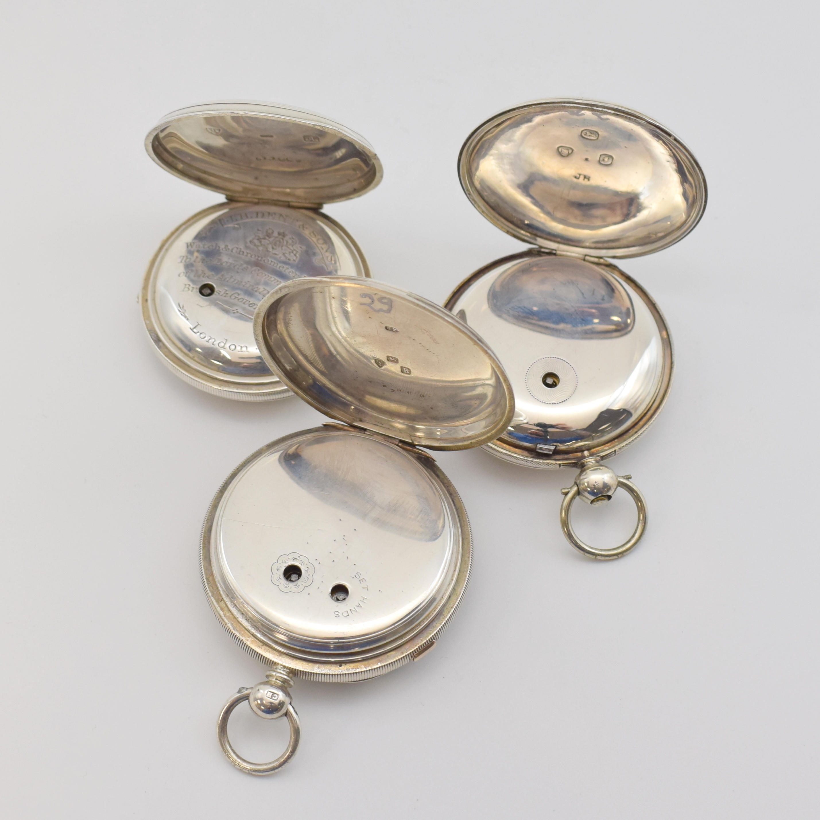 Detail c: Konvolut: 3 schwere englische Taschenuhren in Sterlingsilber, um 1880, verg. Werke m. Spitzzahnankerhemmung, Kette u. Schnecke, 2x Savonette-Geh., 1x ...