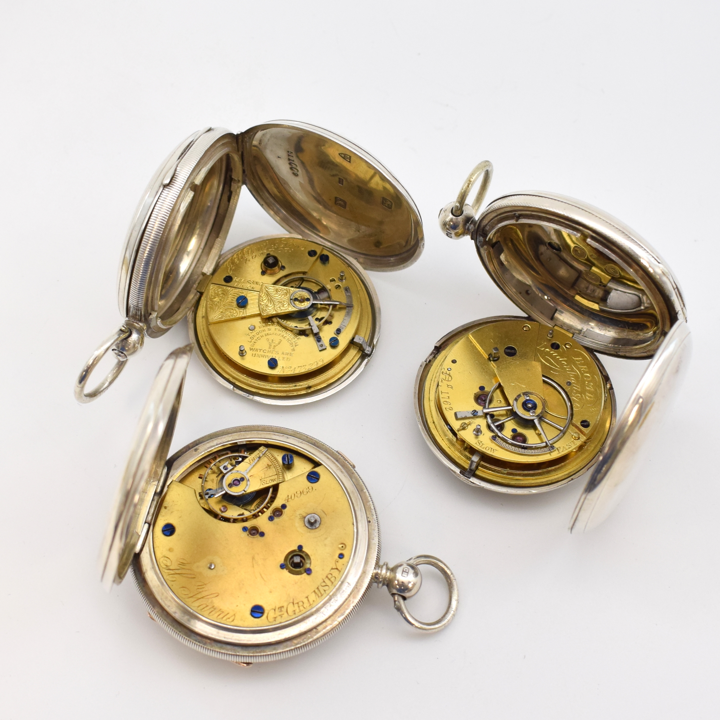 Detail d: Konvolut: 3 schwere englische Taschenuhren in Sterlingsilber, um 1880, verg. Werke m. Spitzzahnankerhemmung, Kette u. Schnecke, 2x Savonette-Geh., 1x ...