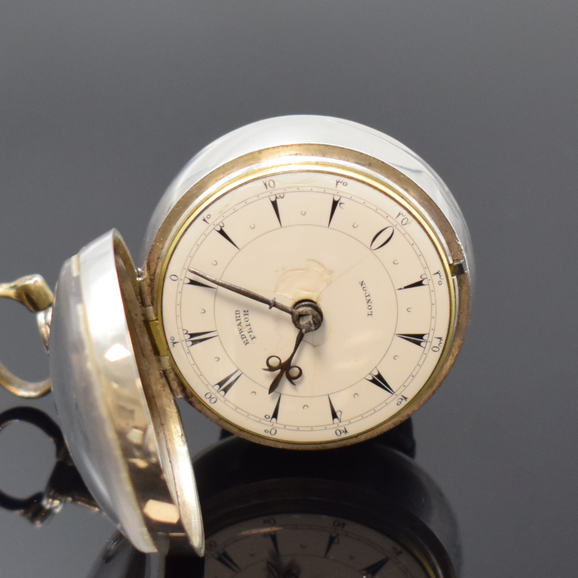 Detail e: EDWARD PRIOR Spindeltaschenuhr in Silber, London lt. Hallmark 1842, Geh. sowie 3 Übergeh. (1x Schildpatt) dell., Emailzifferbl. riss., ...
