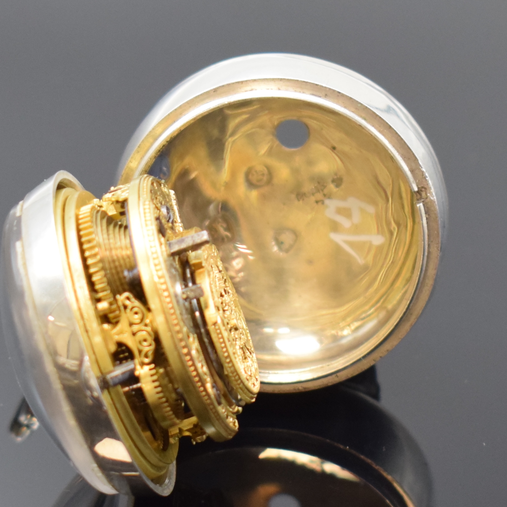 Detail f: EDWARD PRIOR Spindeltaschenuhr in Silber, London lt. Hallmark 1842, Geh. sowie 3 Übergeh. (1x Schildpatt) dell., Emailzifferbl. riss., ...