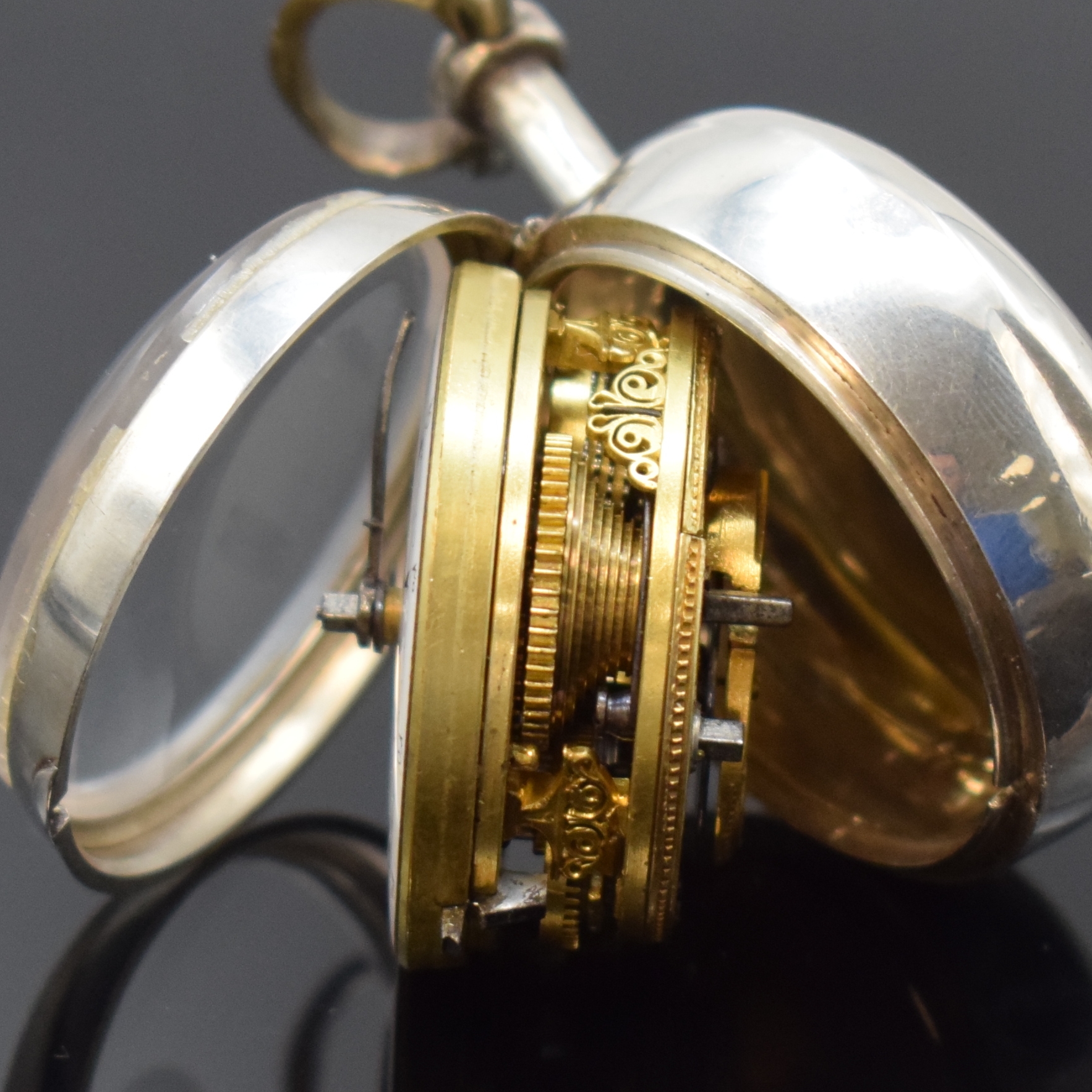 Detail h: EDWARD PRIOR Spindeltaschenuhr in Silber, London lt. Hallmark 1842, Geh. sowie 3 Übergeh. (1x Schildpatt) dell., Emailzifferbl. riss., ...
