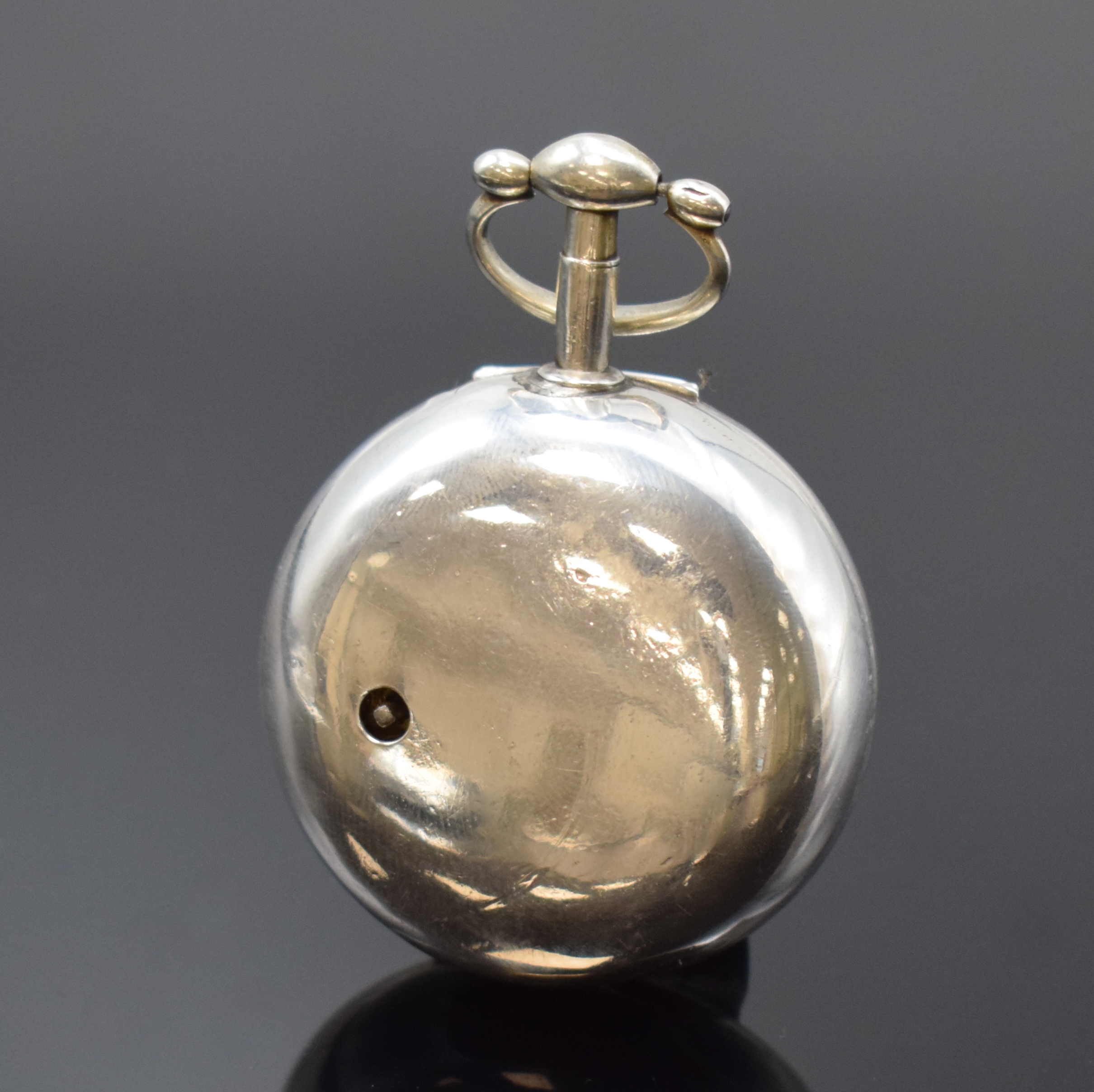 Detail b: ROBERT BRIDGES Spindeltaschenuhr mit Übergehäuse in Silber, London lt. Hallmark 1804, Geh. u. Übergeh. dell., riss. Emailzifferbl., Std.-Anz. in ...
