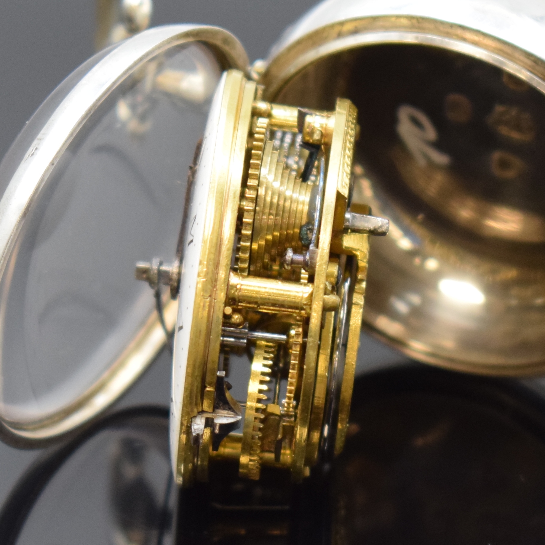 Detail f: ROBERT BRIDGES Spindeltaschenuhr mit Übergehäuse in Silber, London lt. Hallmark 1804, Geh. u. Übergeh. dell., riss. Emailzifferbl., Std.-Anz. in ...