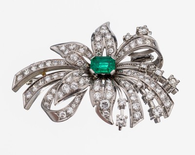 Image 26917512 - 18 kt Gold Smaragd-Diamant-Brosche, WG 750/000, abstrakte Blüte, mittig facett. ...