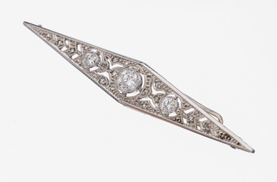 Image 26917524 - 14 kt Gold Diamant-Brosche, WG 585/000, durchbrochen gearbeitet, länglich, 3 ...