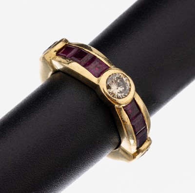 Image 18 kt Gold Rubin-Brillant-Ring, GG 750/000,6 Rubin-Carrees zus. ca. 0.50 ct, 3 ...