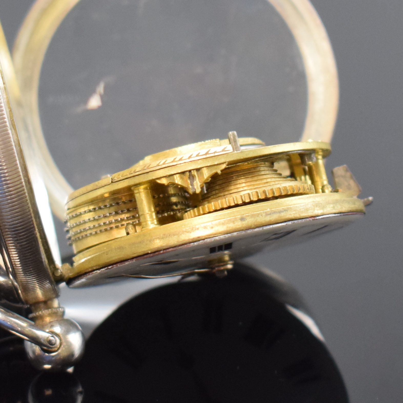 Detail d: GEORGE DOUGLAS englische Spindeltaschenuhr sowie eine weitere Spindeltaschenuhr in Silber, London lt. Hallmark 1850 und England um 1835, Geh. dell., ...