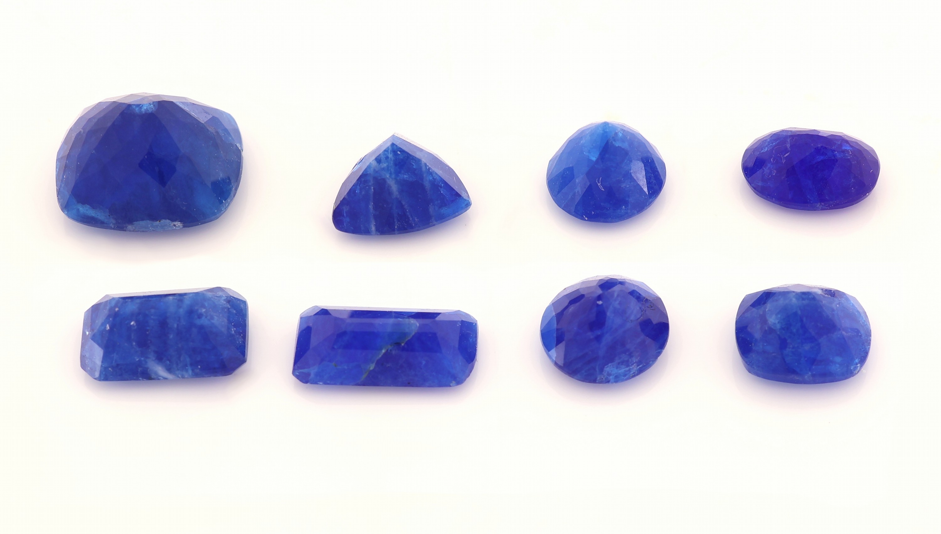 Detail a: Lot 8 lose Hauyne zus. ca. 3.89 ct, in versch. Formen, Größen und Farbnuancen