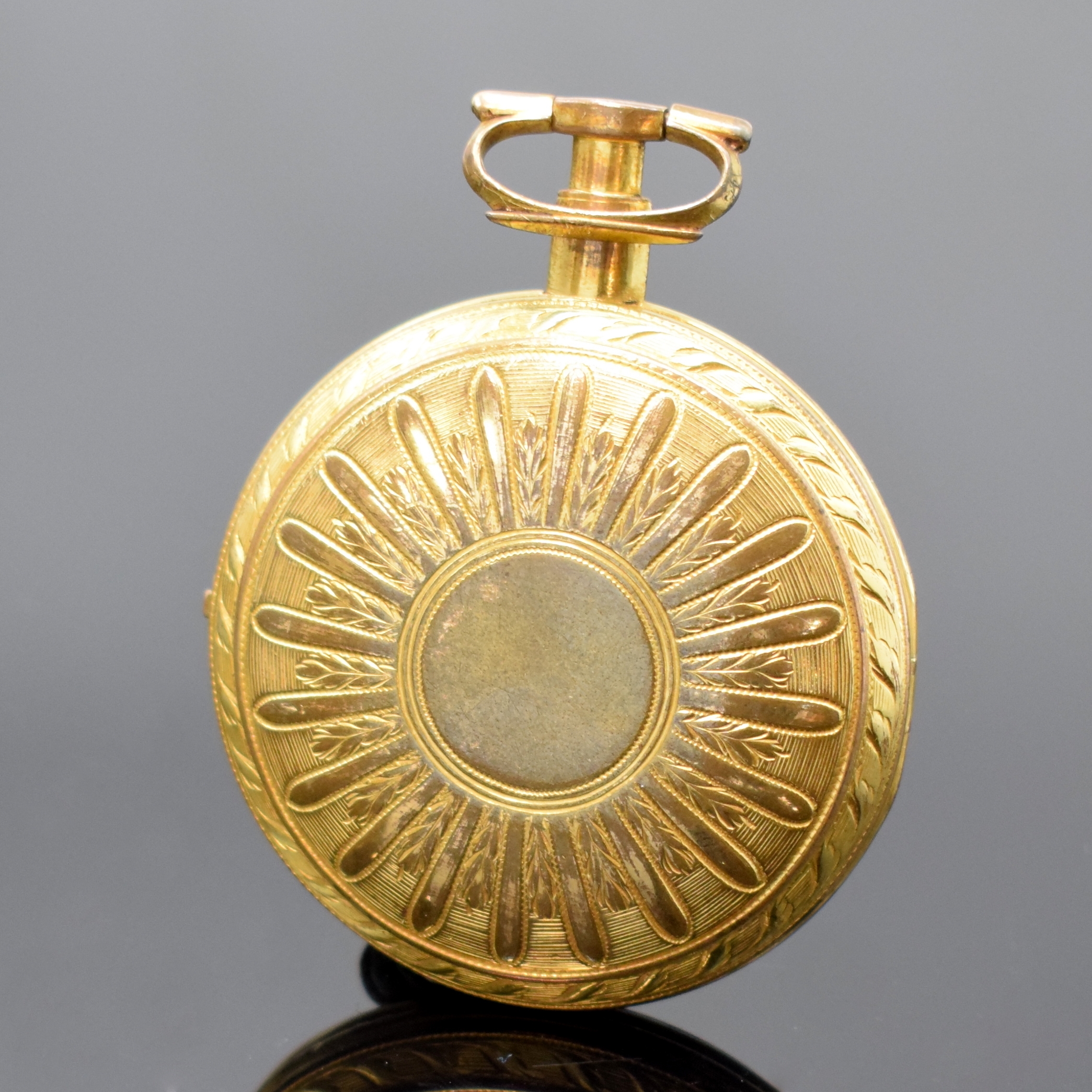 Detail a: 2 Spindeltaschenuhren davon eine mit Emailmalerei, Schweiz/Frankreich um 1820, 1x verg. Geh., Emailzifferblätter 1x riss., arab. Zahlen, gebl. u. ...