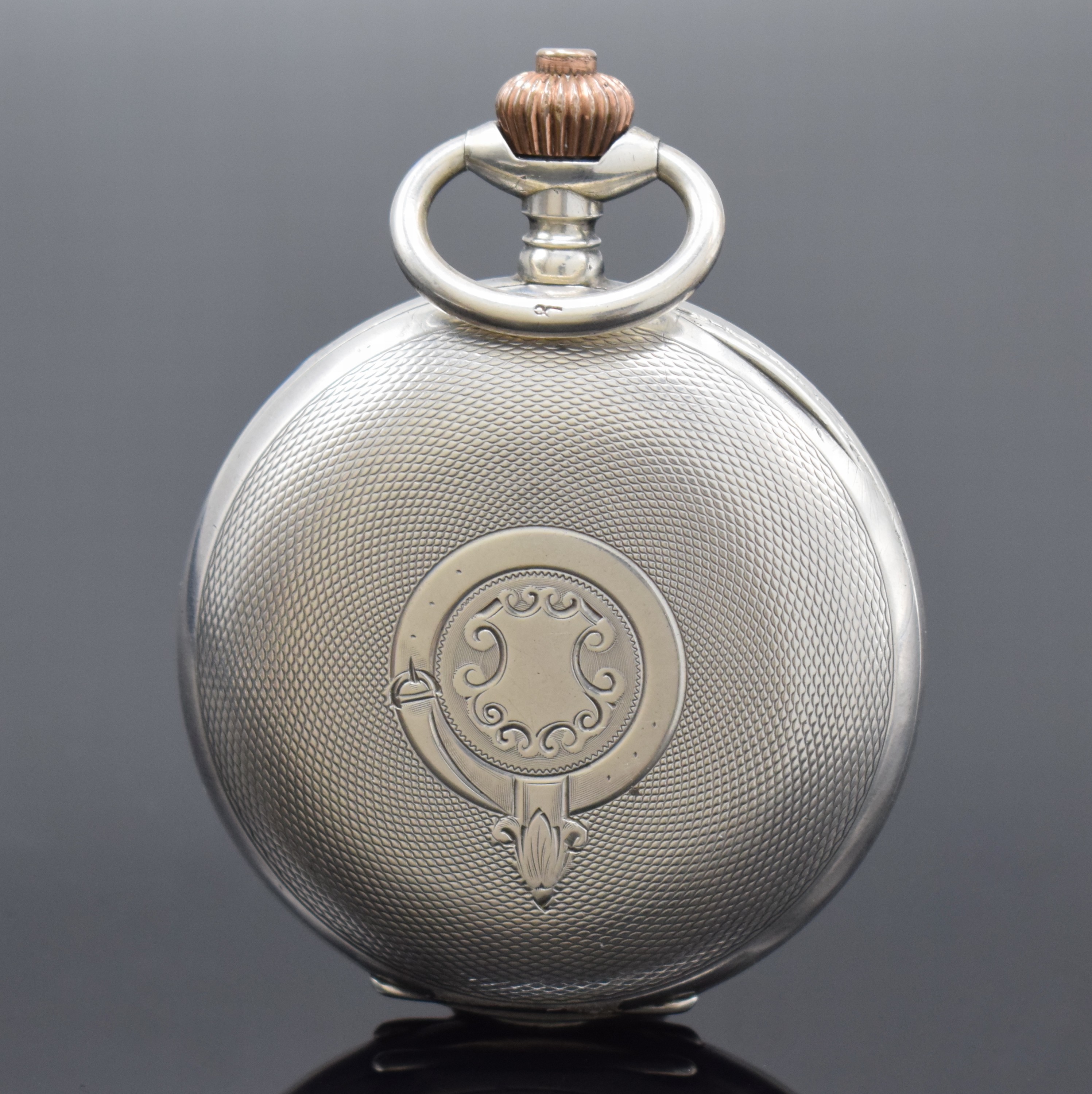 Detail a: OMEGA Cadran offene Silbertaschenuhr mit Chronograph, Schweiz um 1900, dell. Geh., guill. Rückdeckel m. Monogrammspiegel, Cuvette m. Medaillen ...