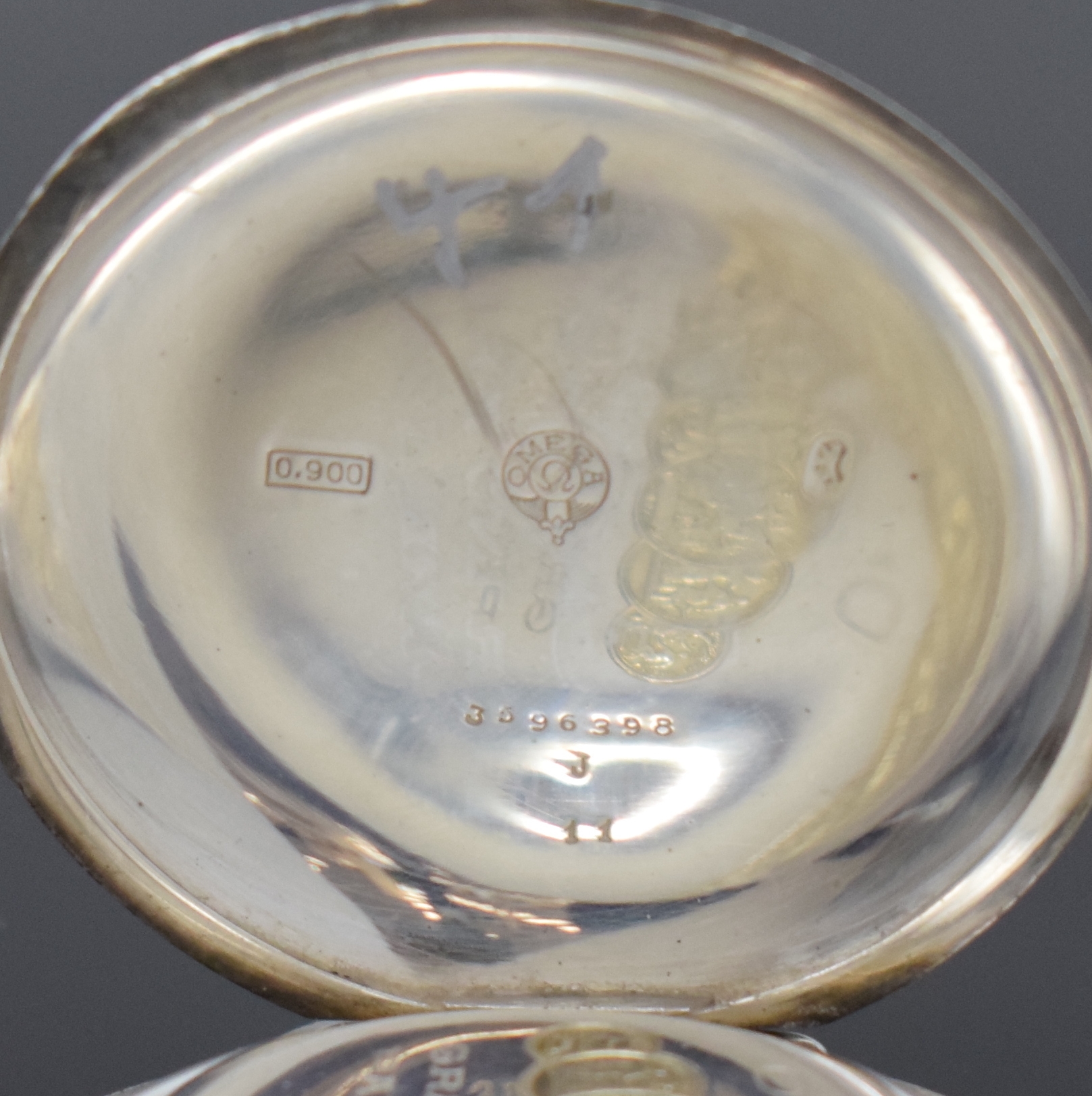 Detail c: OMEGA Cadran offene Silbertaschenuhr mit Chronograph, Schweiz um 1900, dell. Geh., guill. Rückdeckel m. Monogrammspiegel, Cuvette m. Medaillen ...