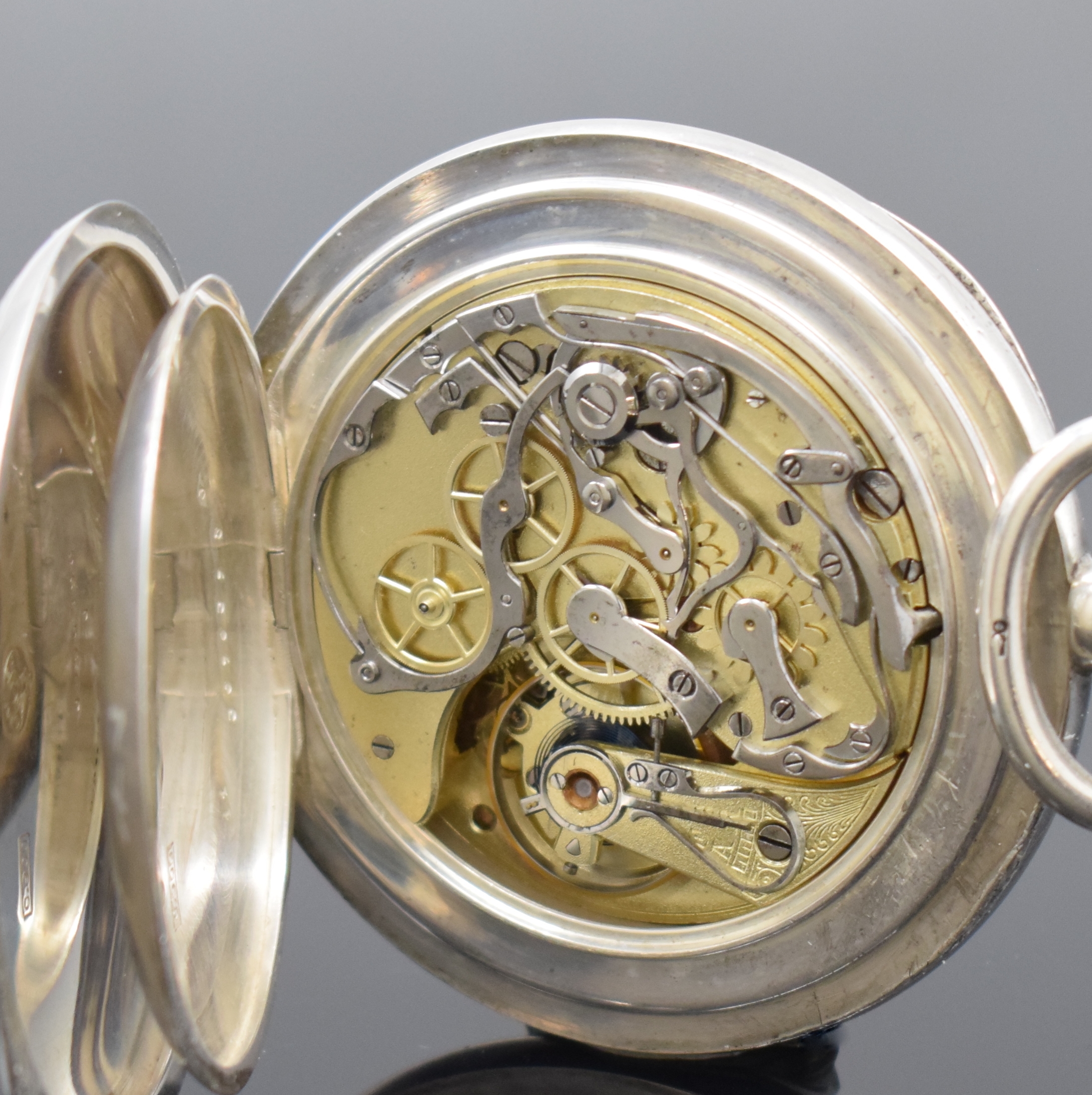 Detail d: OMEGA Cadran offene Silbertaschenuhr mit Chronograph, Schweiz um 1900, dell. Geh., guill. Rückdeckel m. Monogrammspiegel, Cuvette m. Medaillen ...