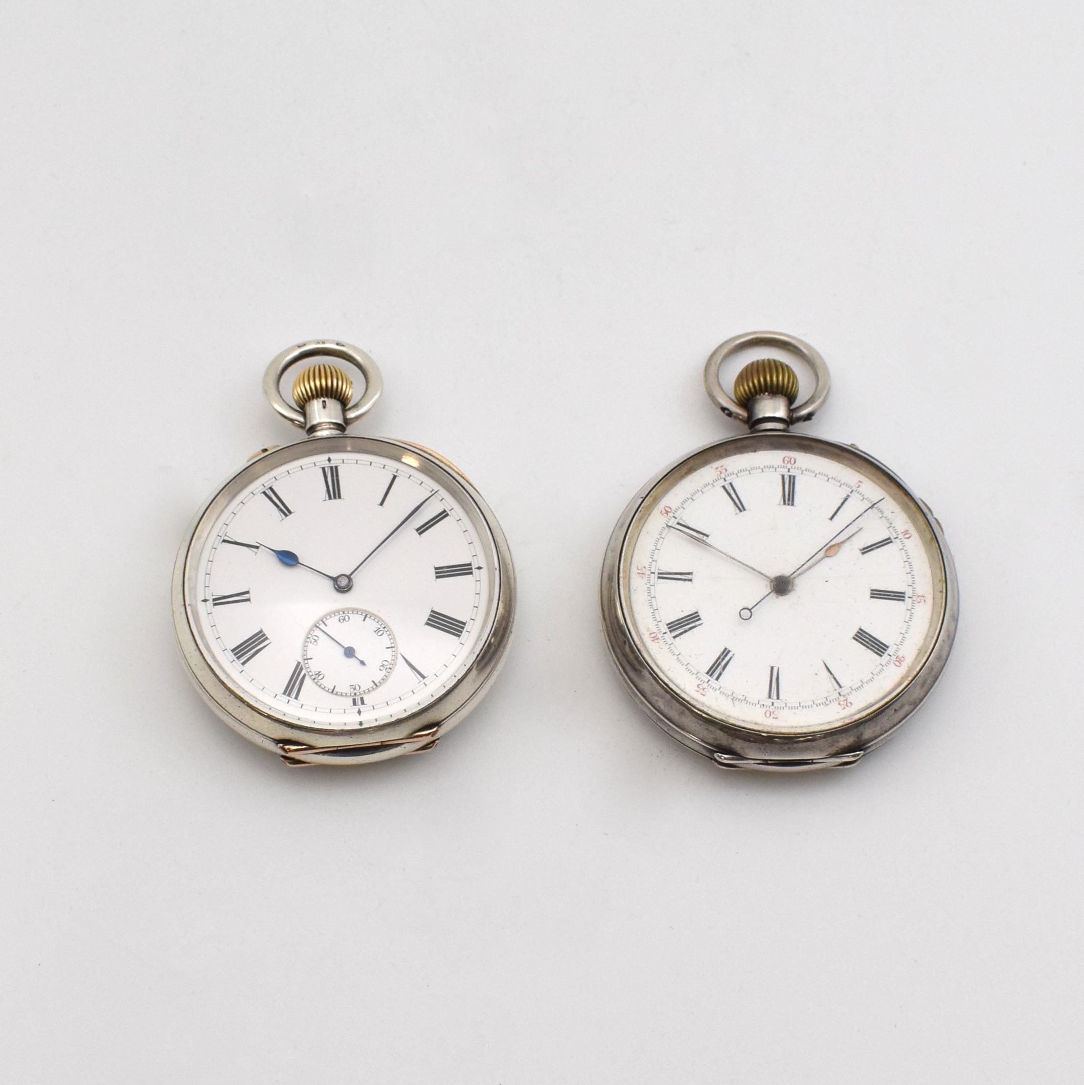 Konvolut: 2 offene Silbertaschenuhren für den englischen Markt, Schweiz um 1900, glatte Gehäuse dell., 1 x m. Goldscharnieren, Emailzifferbl. m. ...