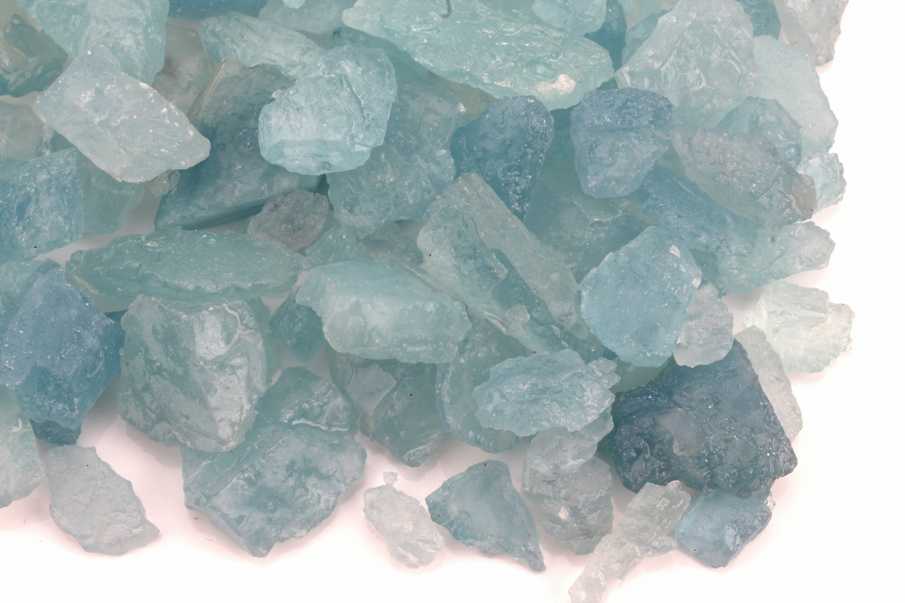 Detail a: Lot lose Aquamarin-Rohsteine zus. ca. 1011.4 ct (gewogen), in versch. Größen, Formen undFarbnuancen