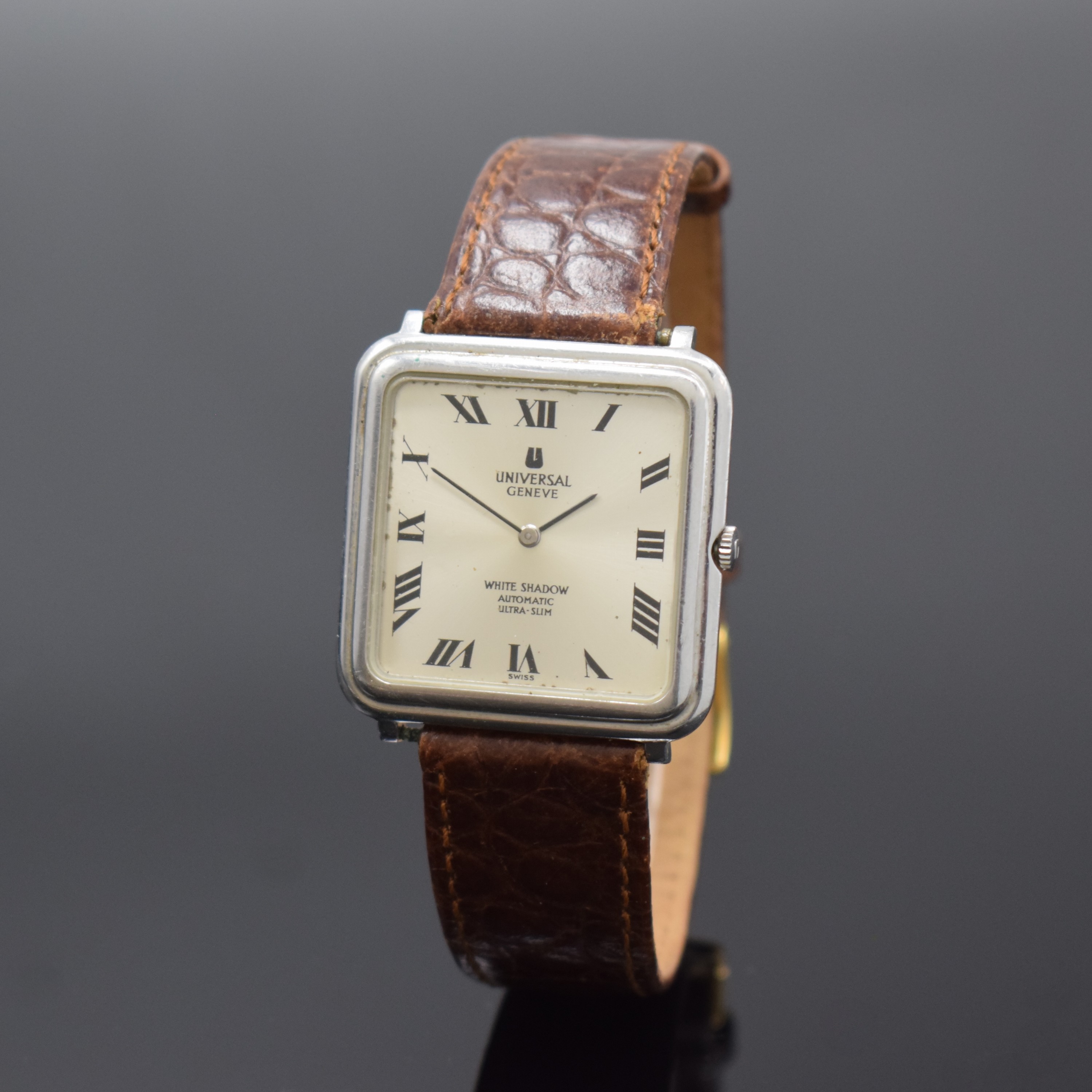 UNIVERSAL Geneve White Shadow Ultra-Slim Herrenarmbanduhr Referenz 866142, Schweiz um 1965, Automatik, quadratisches Geh., Boden aufgedr., silb. ...