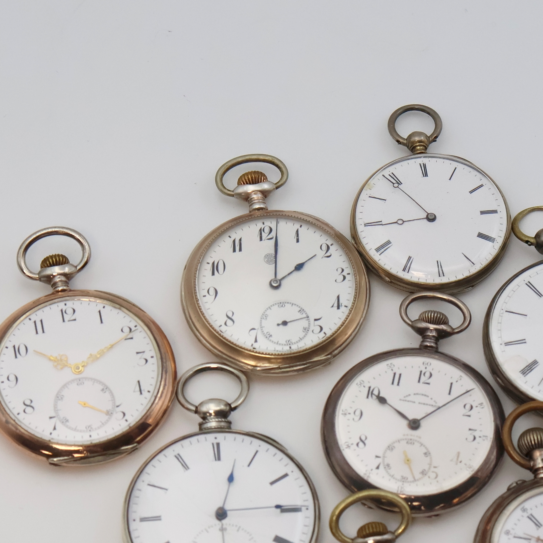 Detail a: Konvolut: 9 offene Taschenuhren, Schweiz um 1860-1920, 8 teils schön grav. Geh. berieben/dell., 1x Nickel, Emailzifferbl. m. röm./arab. Zahlen, ...