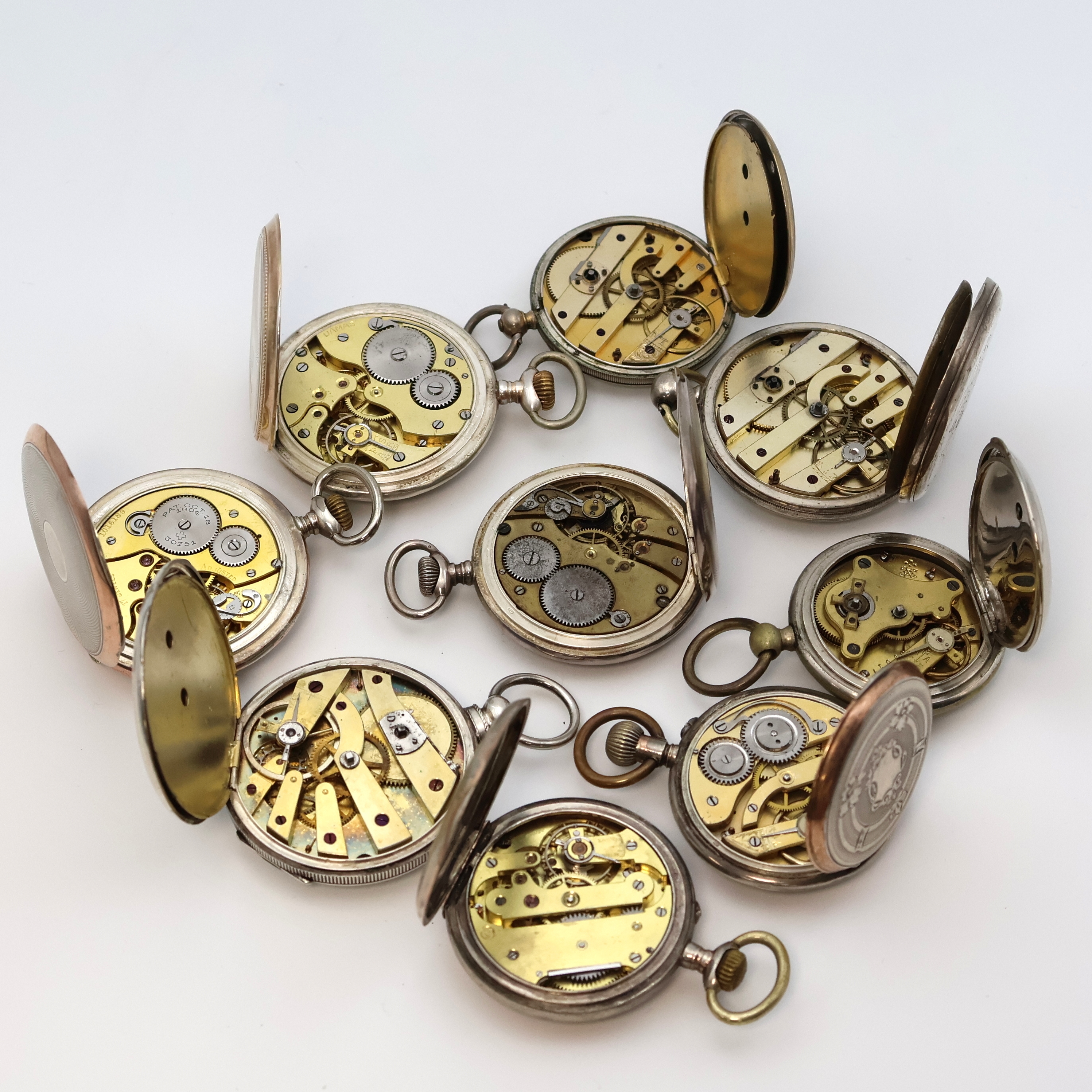 Detail d: Konvolut: 9 offene Taschenuhren, Schweiz um 1860-1920, 8 teils schön grav. Geh. berieben/dell., 1x Nickel, Emailzifferbl. m. röm./arab. Zahlen, ...