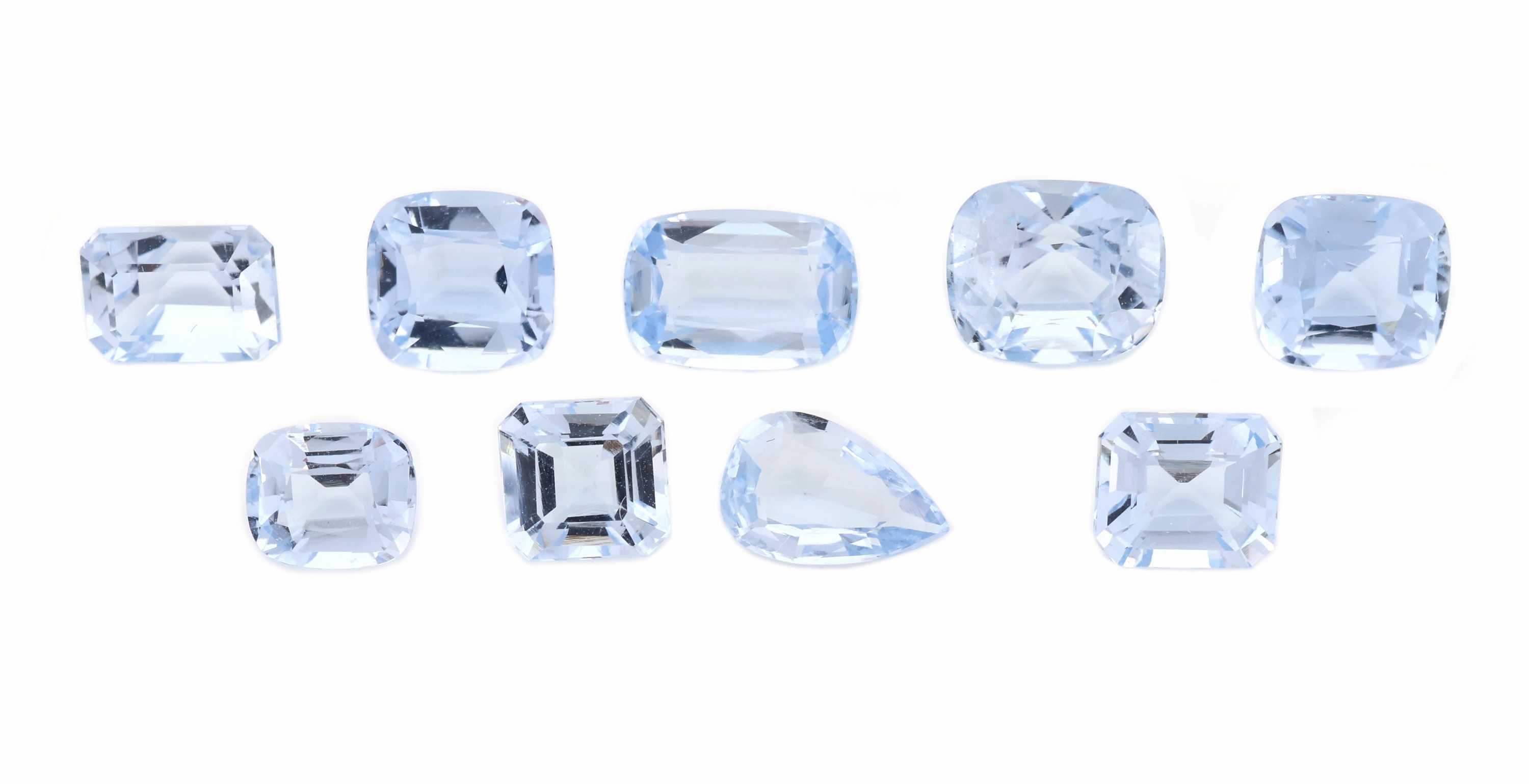 Lot 9 lose Aquamarine, zus. ca. 9.22 ct, 5 x Cushion-Cut, 2 x Octagon-Cut, 1 x Asher- Cut und 1 x facett. Tropfen, in versch. Größen