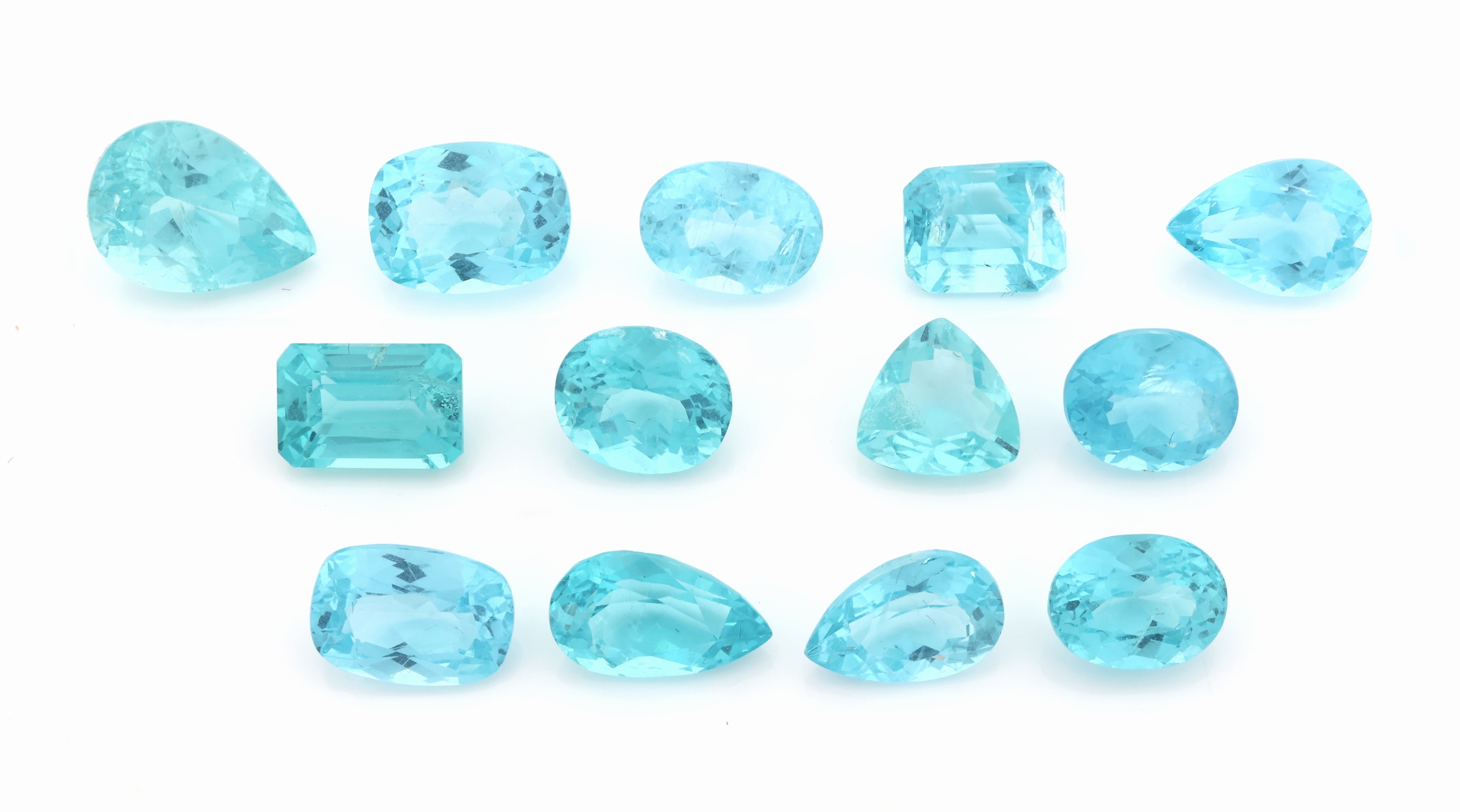 Lot 13 lose Apatite zus. ca. 15.92 ct, in versch. Formen, Größen und Farbnuancen