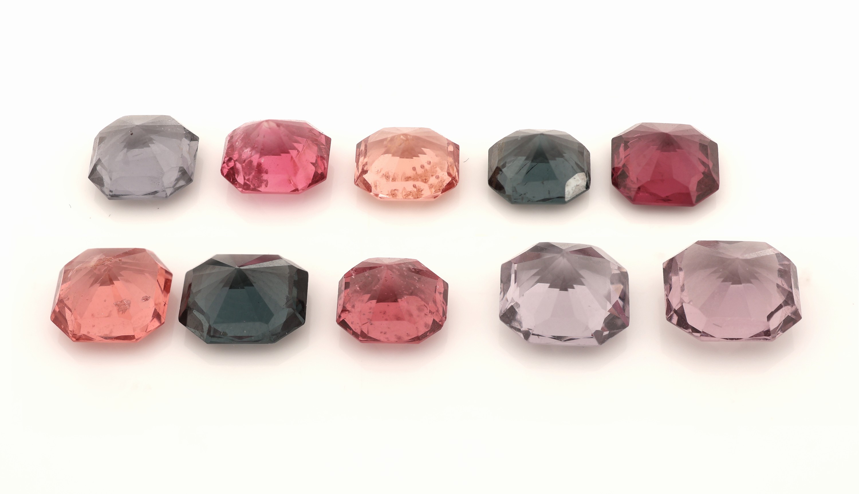 Detail a: Lot 10 lose Spinelle zus. ca. 12.44 ct, im Emerald-Cut, in versch. Größen und Farbnuancen