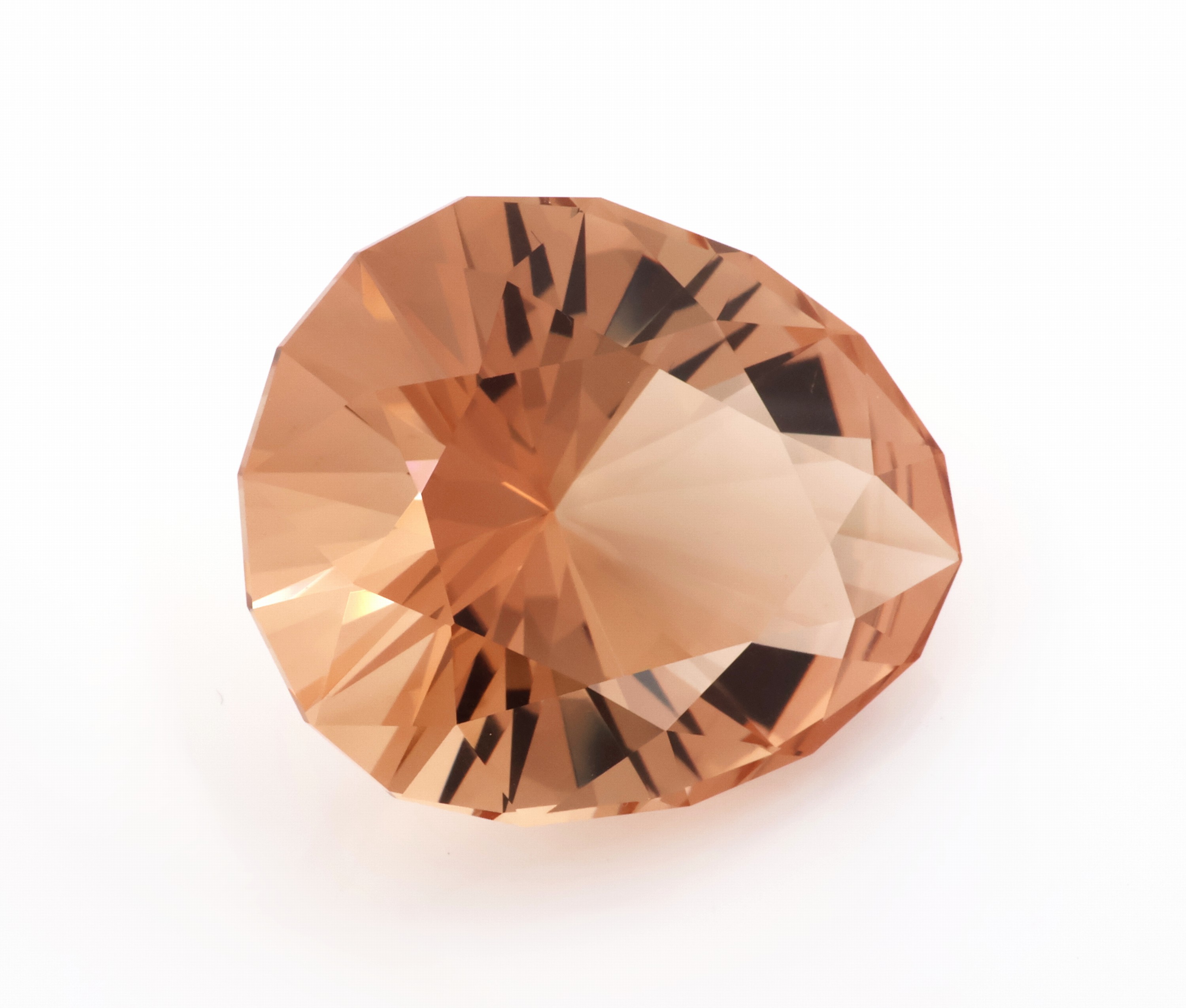 Detail a: Loser Imperial Topas ca. 71.59 ct, facett. Fantasieschliff, Light Reddish Orange, ca. 29.0 x 23.3 x 16.7 mm