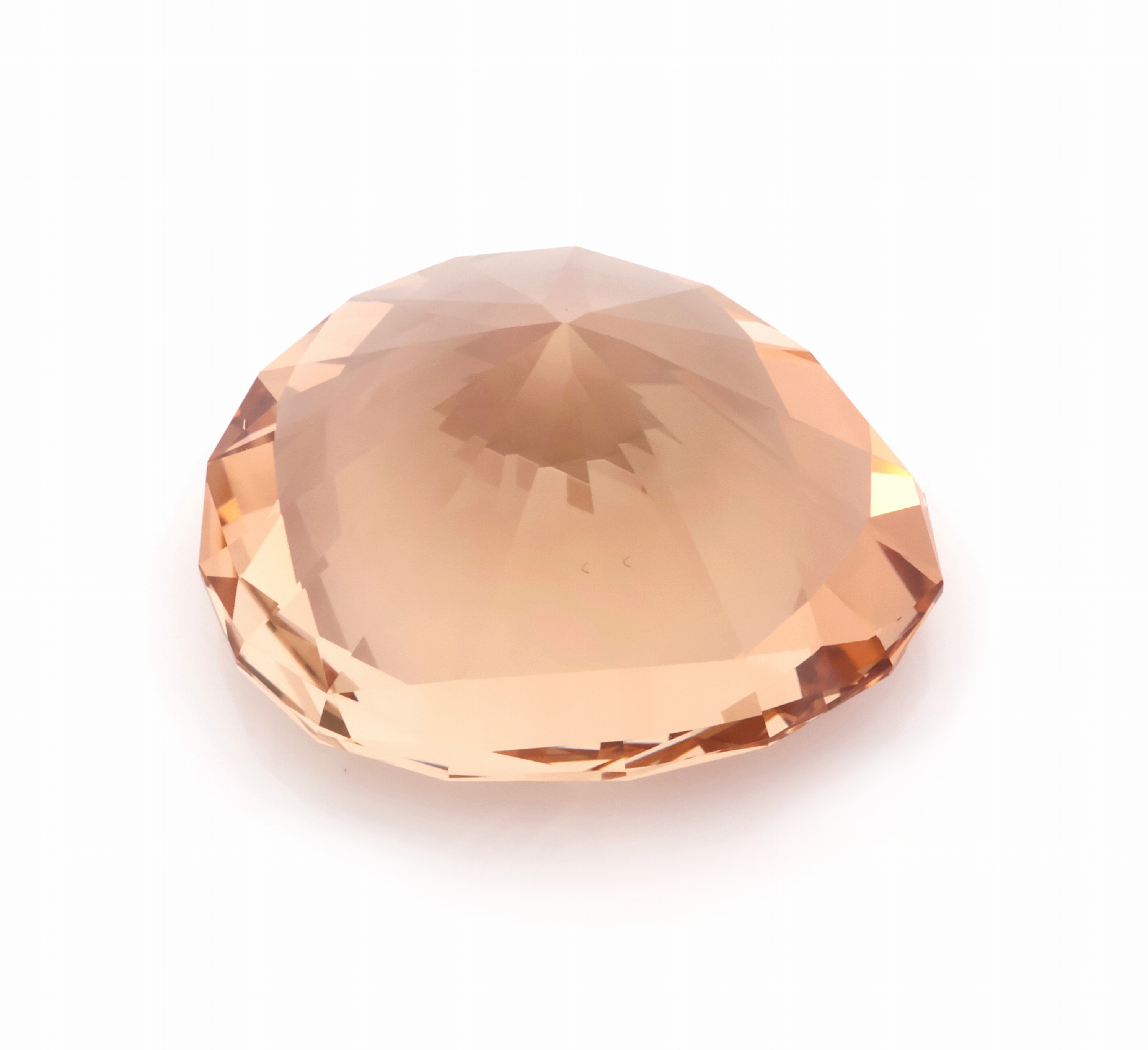 Detail b: Loser Imperial Topas ca. 71.59 ct, facett. Fantasieschliff, Light Reddish Orange, ca. 29.0 x 23.3 x 16.7 mm