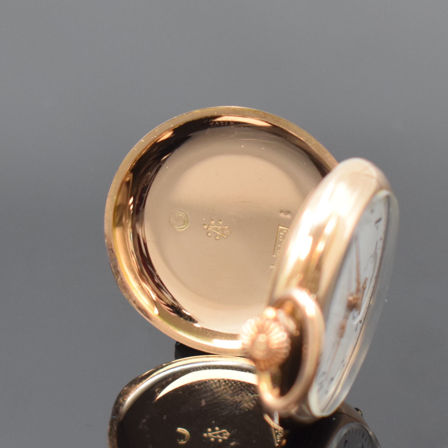 Detail b: UNION GLOCKE seltene, offene Damentaschenuhr in RG 585/000, Schweiz/Deutschland um 1910, guill. Lucia-Geh., Rückdeckel m. grav. Monogramm, 2-teil. ...