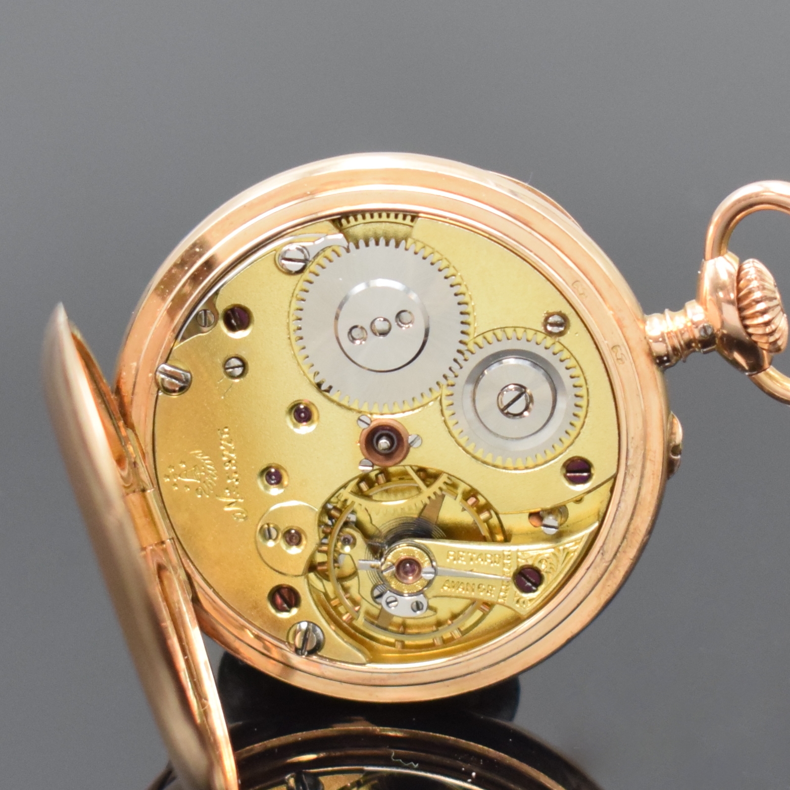 Detail e: UNION GLOCKE seltene, offene Damentaschenuhr in RG 585/000, Schweiz/Deutschland um 1910, guill. Lucia-Geh., Rückdeckel m. grav. Monogramm, 2-teil. ...