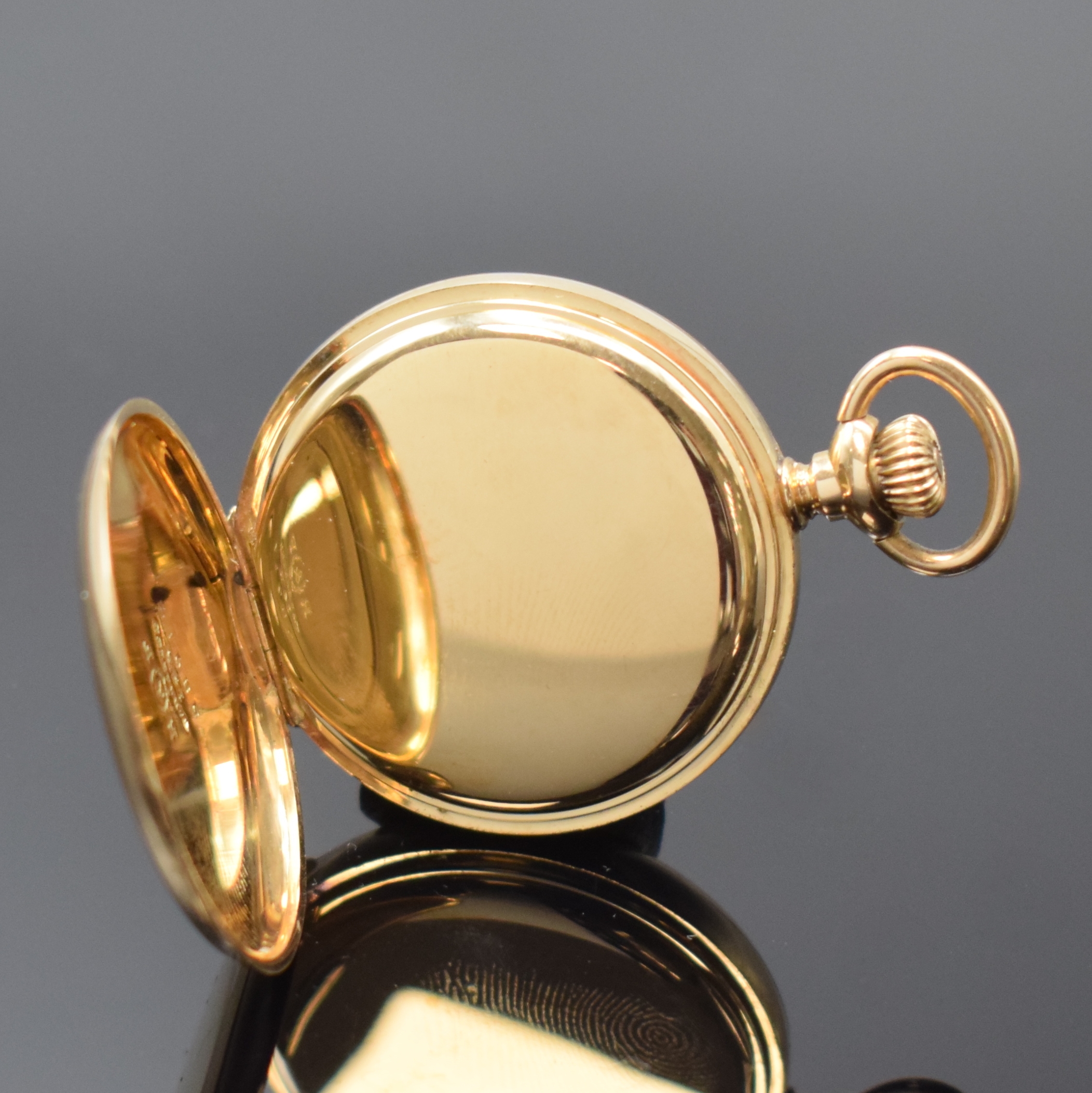 Detail d: ELGIN Damensavonette in GG 585/000, USA um 1900, glattes 3-Deckel Goldgeh., Sprungdeckel m. Schmuckmonogramm, 2-tlg. Emailzifferbl., röm. Zahlen, ...