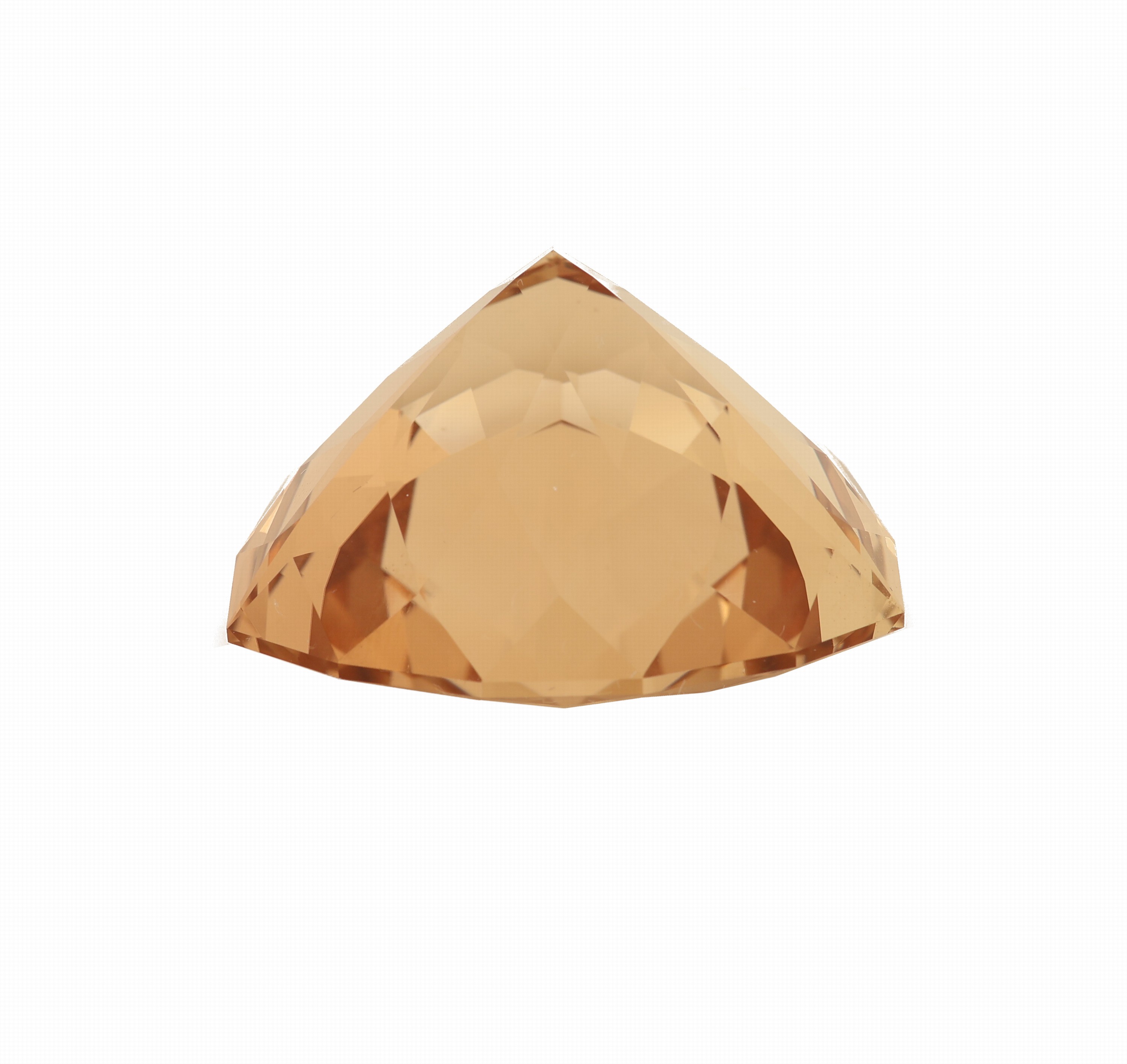 Detail b: Loser Imperial Topas ca. 103.4 ct, Trillion-Schliff, Light Reddish Orange, ca. 30.6 x 30.6 x 18.0 mm