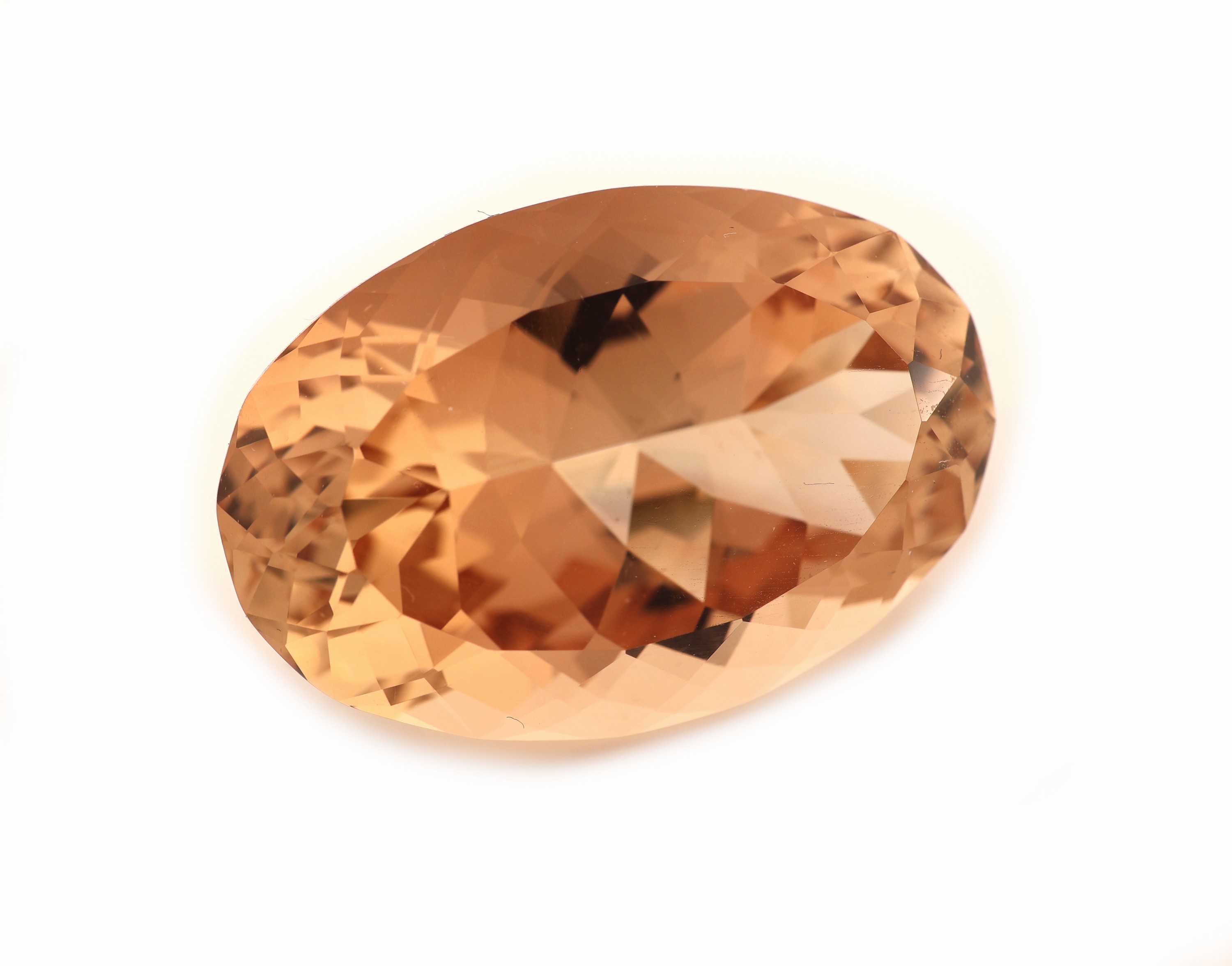 Detail a: Loser Imperial Topas, ca. 39.06 ct, ovalfacett., Light Reddish Orange, ca. 24.9 x 17.0 x 12.4 mm