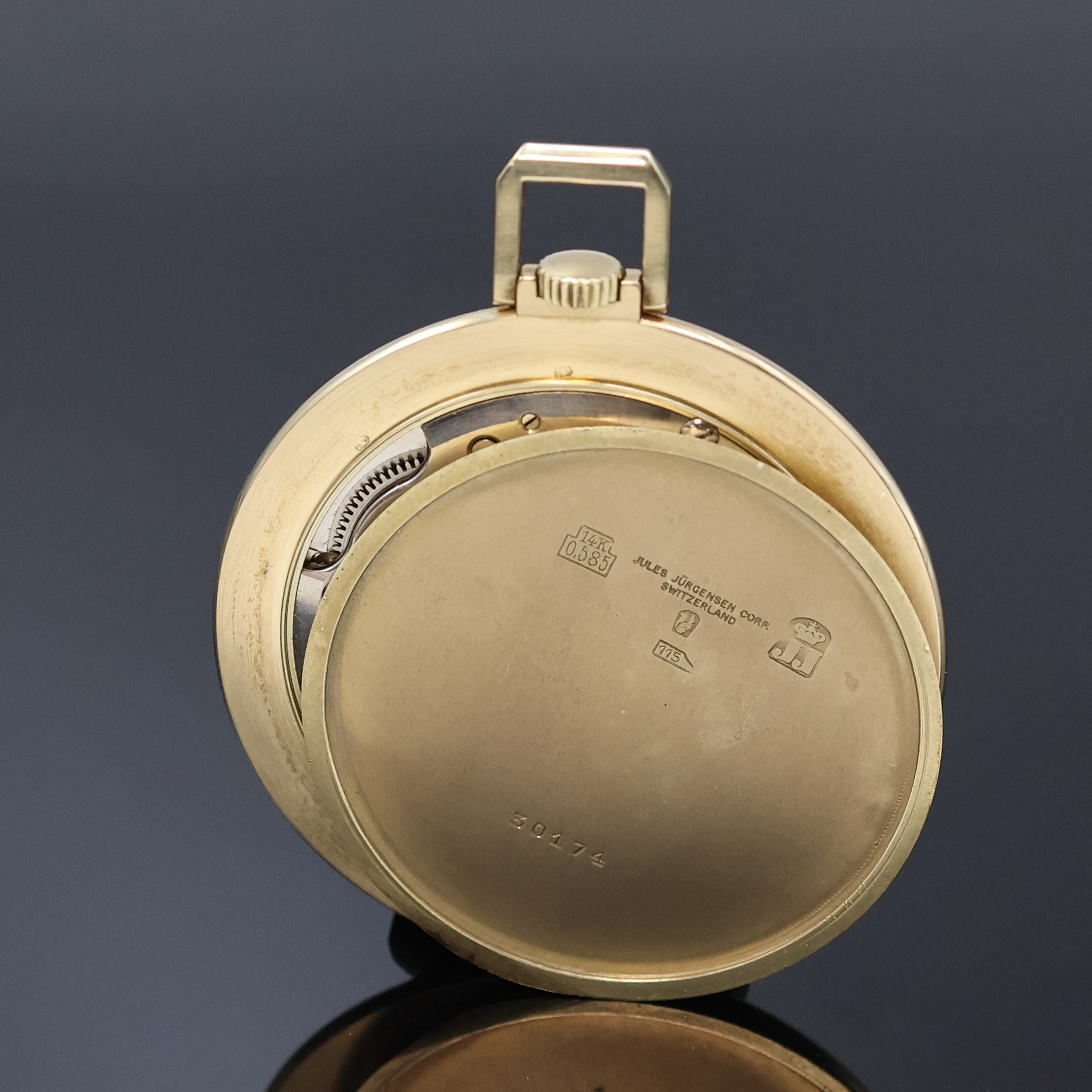 Detail c: JULES JÜRGENSEN schöne Frackuhr in GG 585/000, Schweiz um 1940, Handaufzug, dell. Boden aufgedr., silb. Zifferbl. m. gold. Std.-Ind. u. emaill. ...