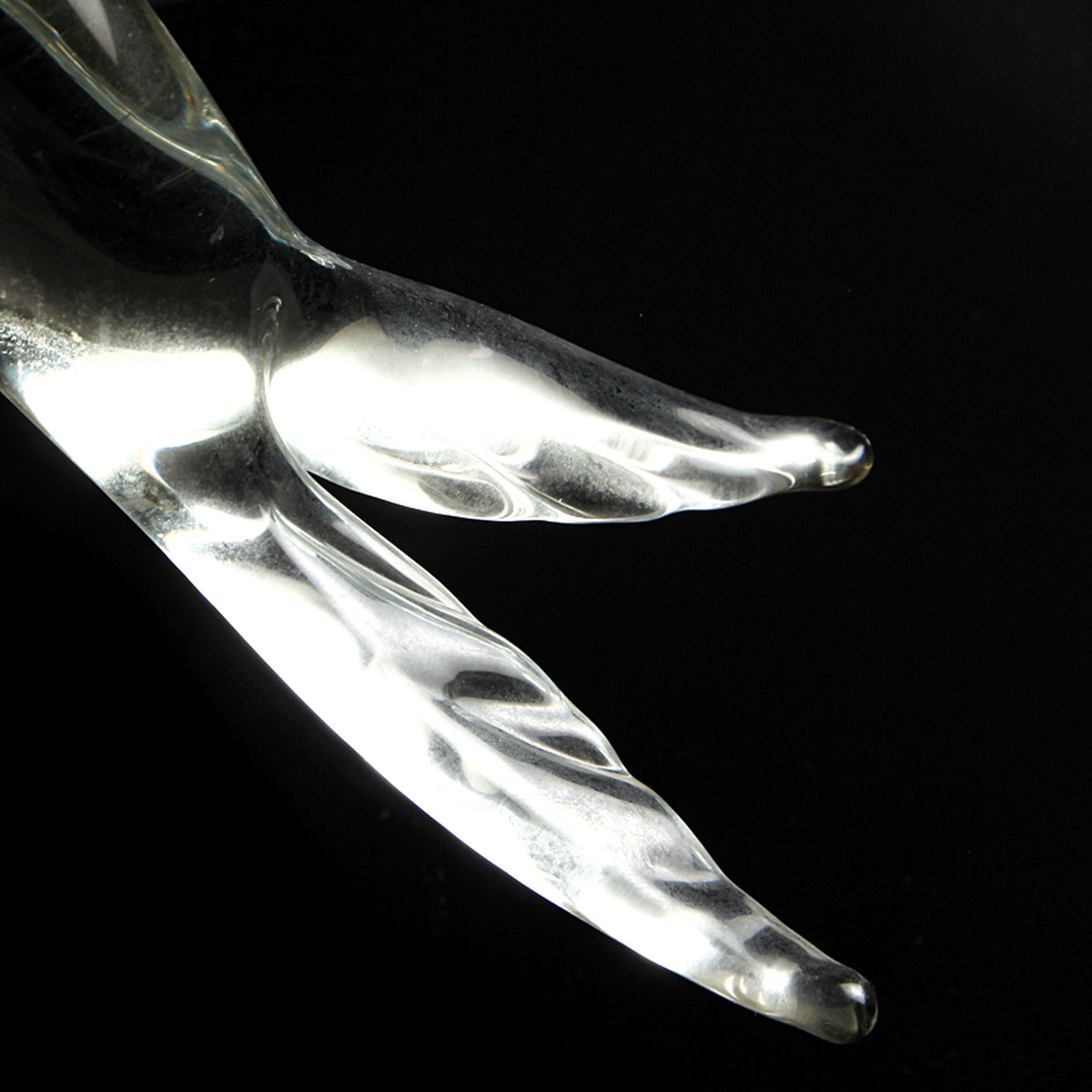 Detail i: Zwei Glasskulpturen Fische, wohl Aureliano Toso und Alfredo Barbini, Murano, Fisch auf Welle reitend, am Boden signiert A. Barbini, H. 24 cm; Fisch, ...