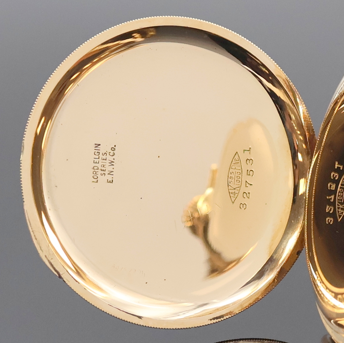 Detail c: ELGIN offene Taschenuhr in GG 585/000, USA um 1920, glattes Geh., Rückdeckel m. Monogramm, Goldcuvette, silb. Zifferbl. rest., zentral gold./guill., ...
