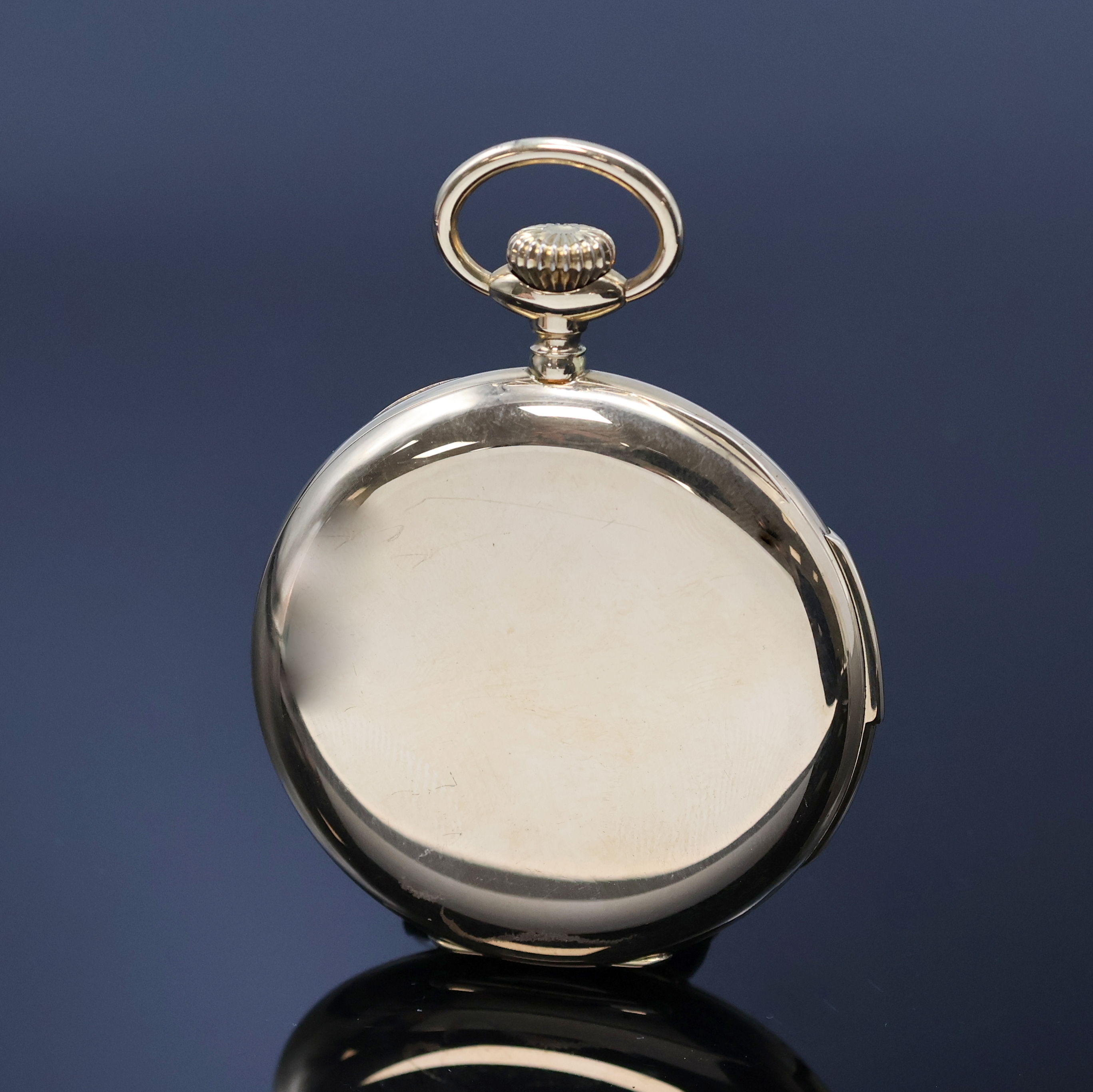 Detail a: Offene Herrentaschenuhr mit Repetition in GG 750/000, Schweiz um 1910, glattes Geh., Goldcuvette, Emailzifferbl. m. arab. Zahlen, gebl. Zeiger, kl. ...