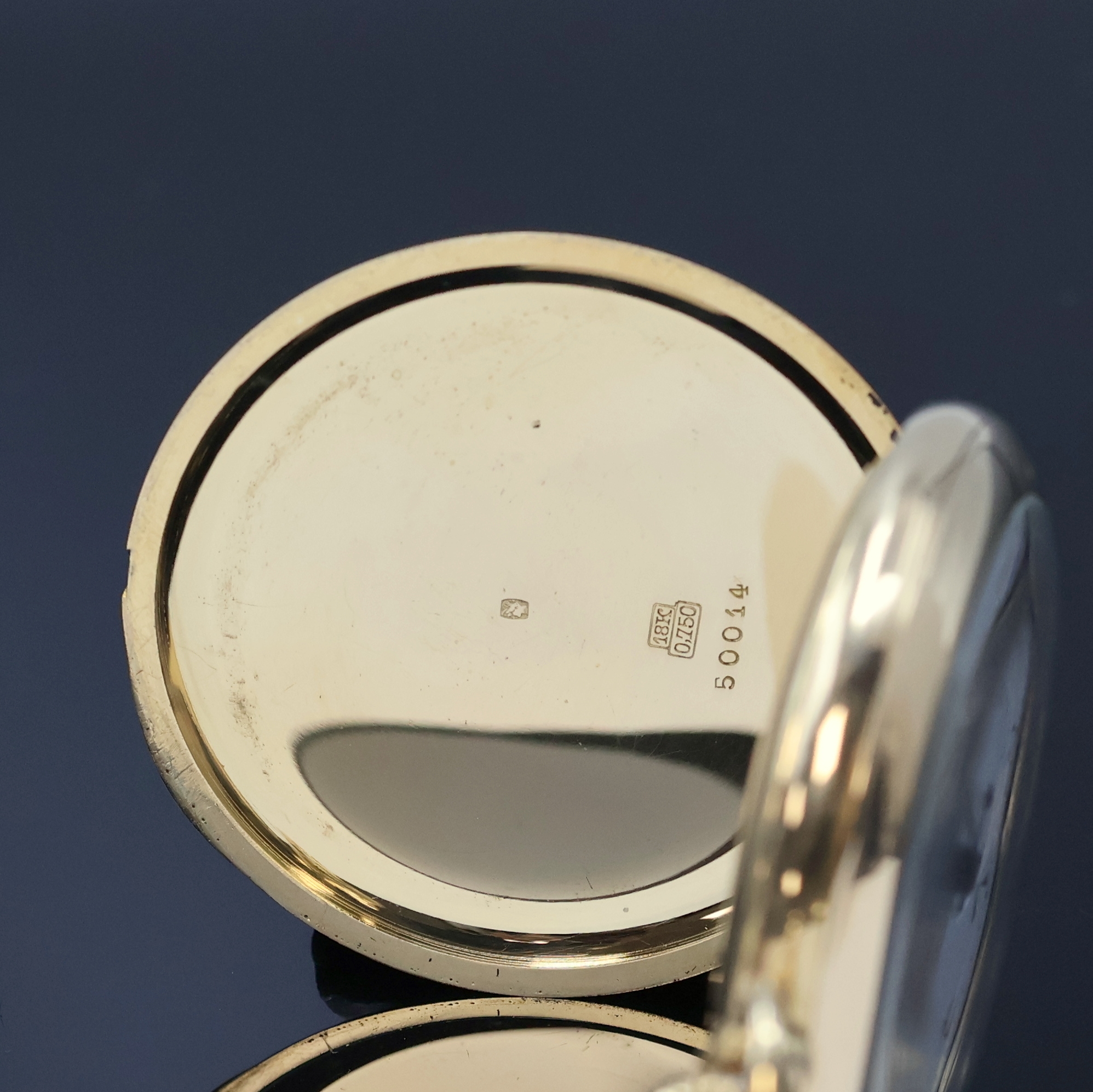 Detail b: Offene Herrentaschenuhr mit Repetition in GG 750/000, Schweiz um 1910, glattes Geh., Goldcuvette, Emailzifferbl. m. arab. Zahlen, gebl. Zeiger, kl. ...
