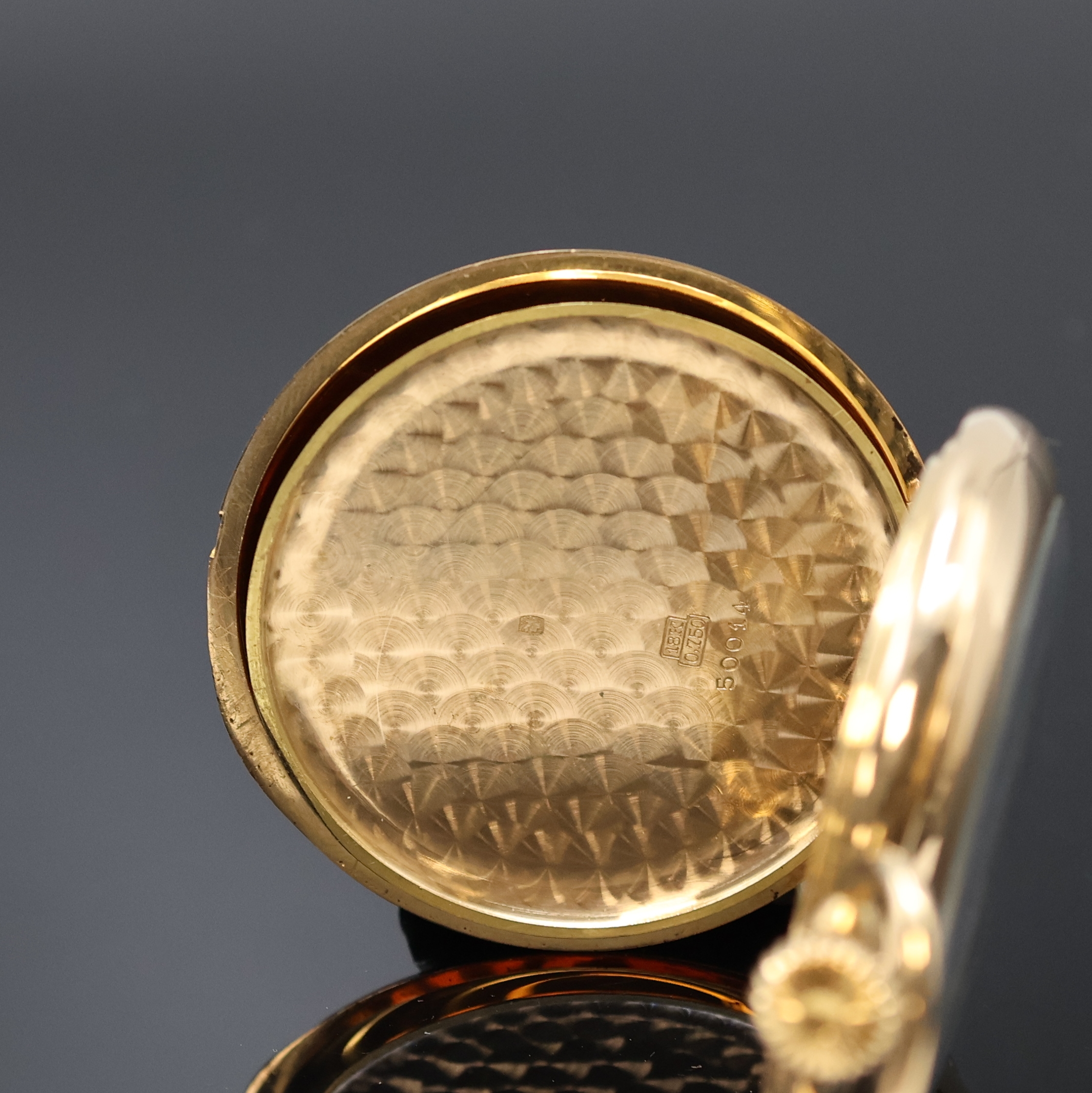 Detail d: Offene Herrentaschenuhr mit Repetition in GG 750/000, Schweiz um 1910, glattes Geh., Goldcuvette, Emailzifferbl. m. arab. Zahlen, gebl. Zeiger, kl. ...