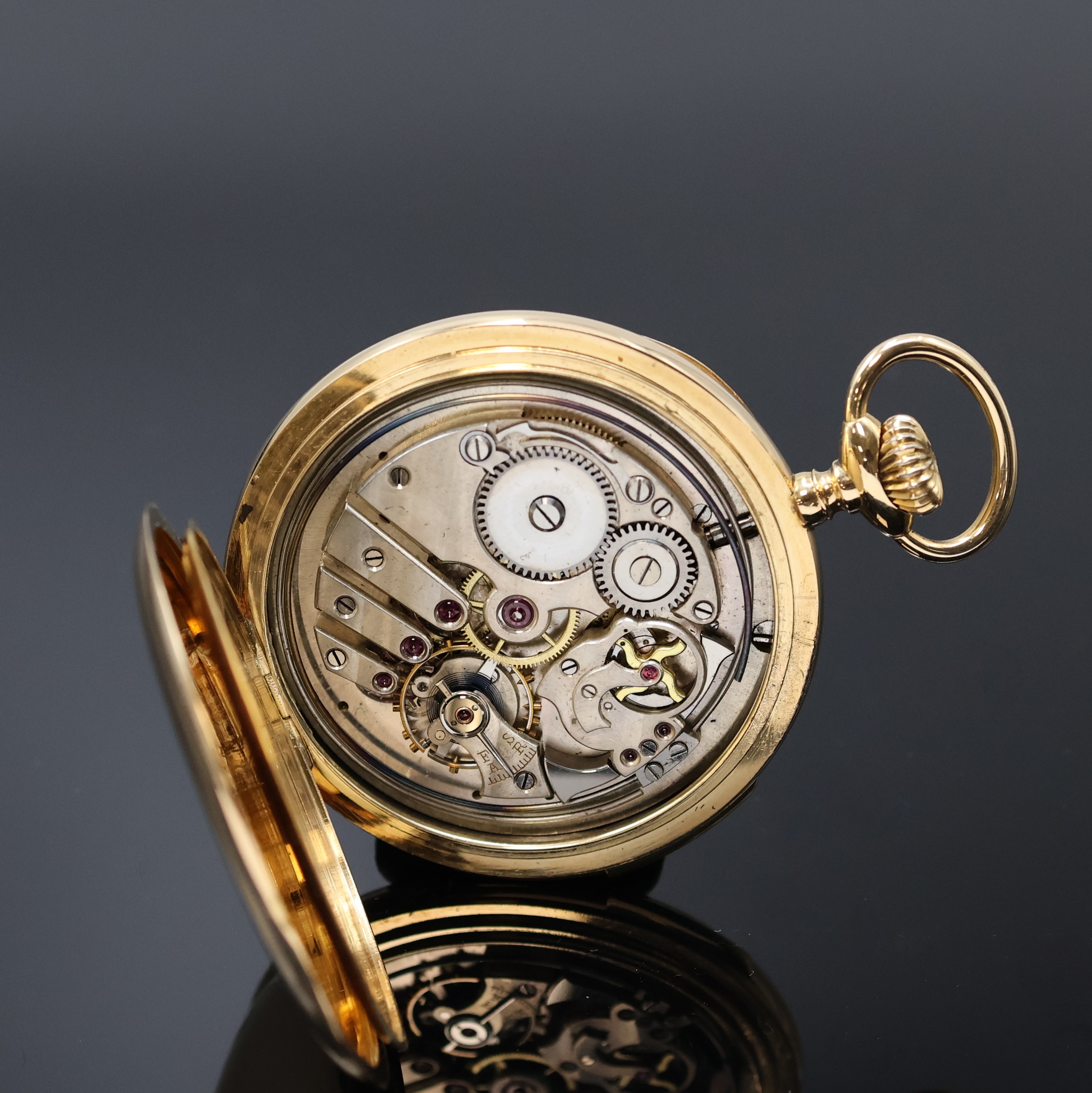 Detail e: Offene Herrentaschenuhr mit Repetition in GG 750/000, Schweiz um 1910, glattes Geh., Goldcuvette, Emailzifferbl. m. arab. Zahlen, gebl. Zeiger, kl. ...