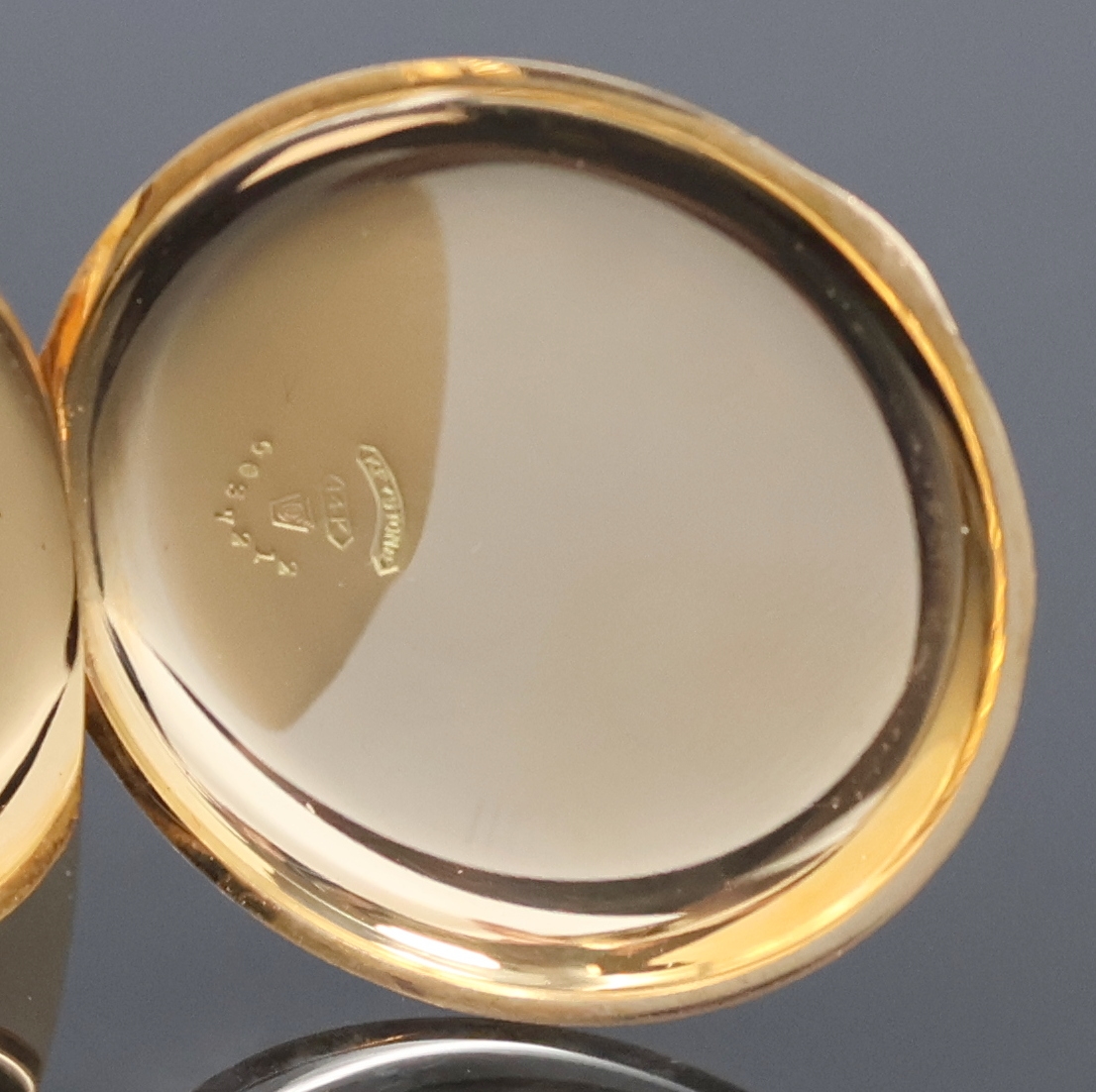 Detail c: WALTHAM offene Herrentaschenuhr in GG 585/000, USA um 1900, glattes Geh., Goldcuvette, Emailzifferbl. riss., gebl. Zeiger korr., arab. Zahlen, kl. ...