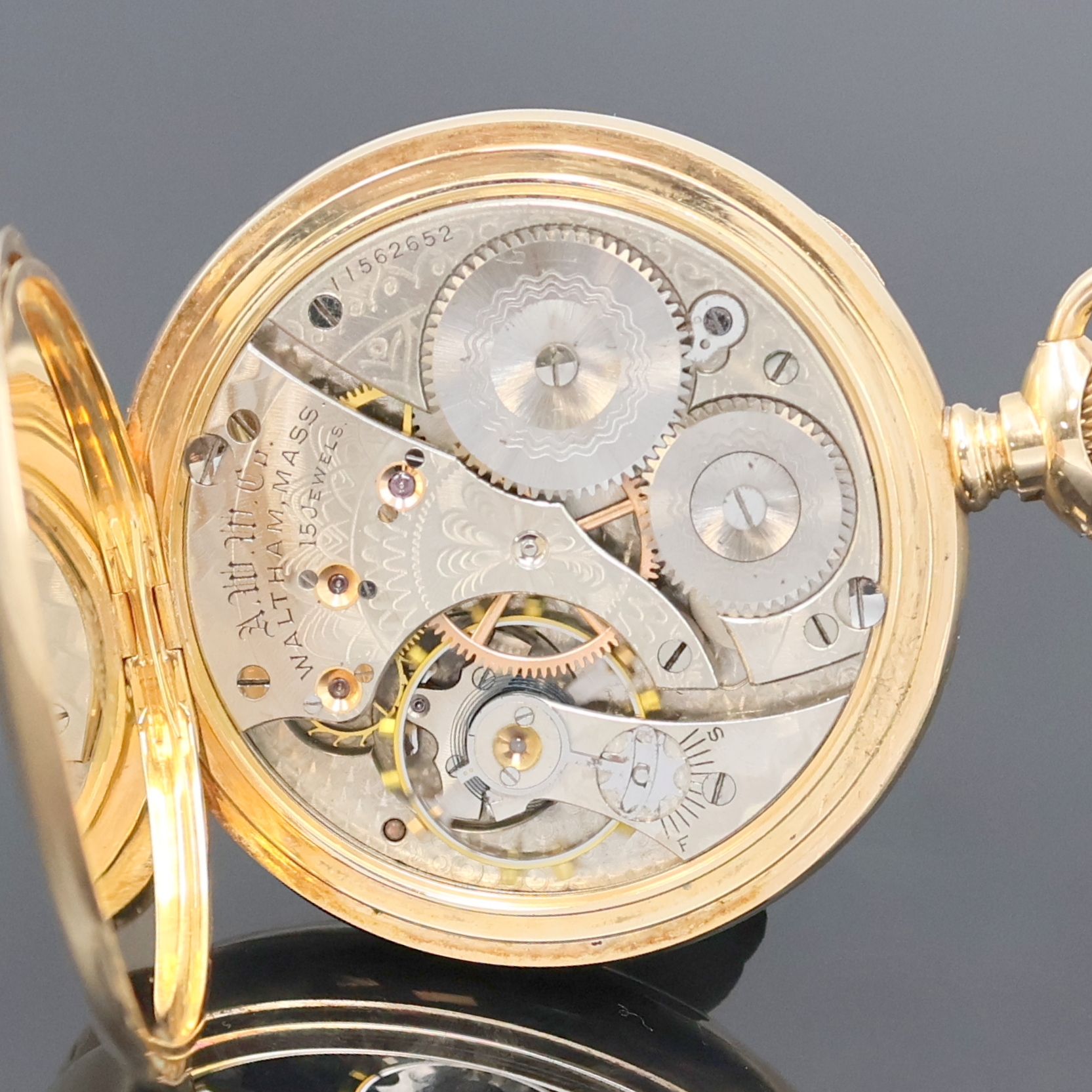 Detail d: WALTHAM offene Herrentaschenuhr in GG 585/000, USA um 1900, glattes Geh., Goldcuvette, Emailzifferbl. riss., gebl. Zeiger korr., arab. Zahlen, kl. ...