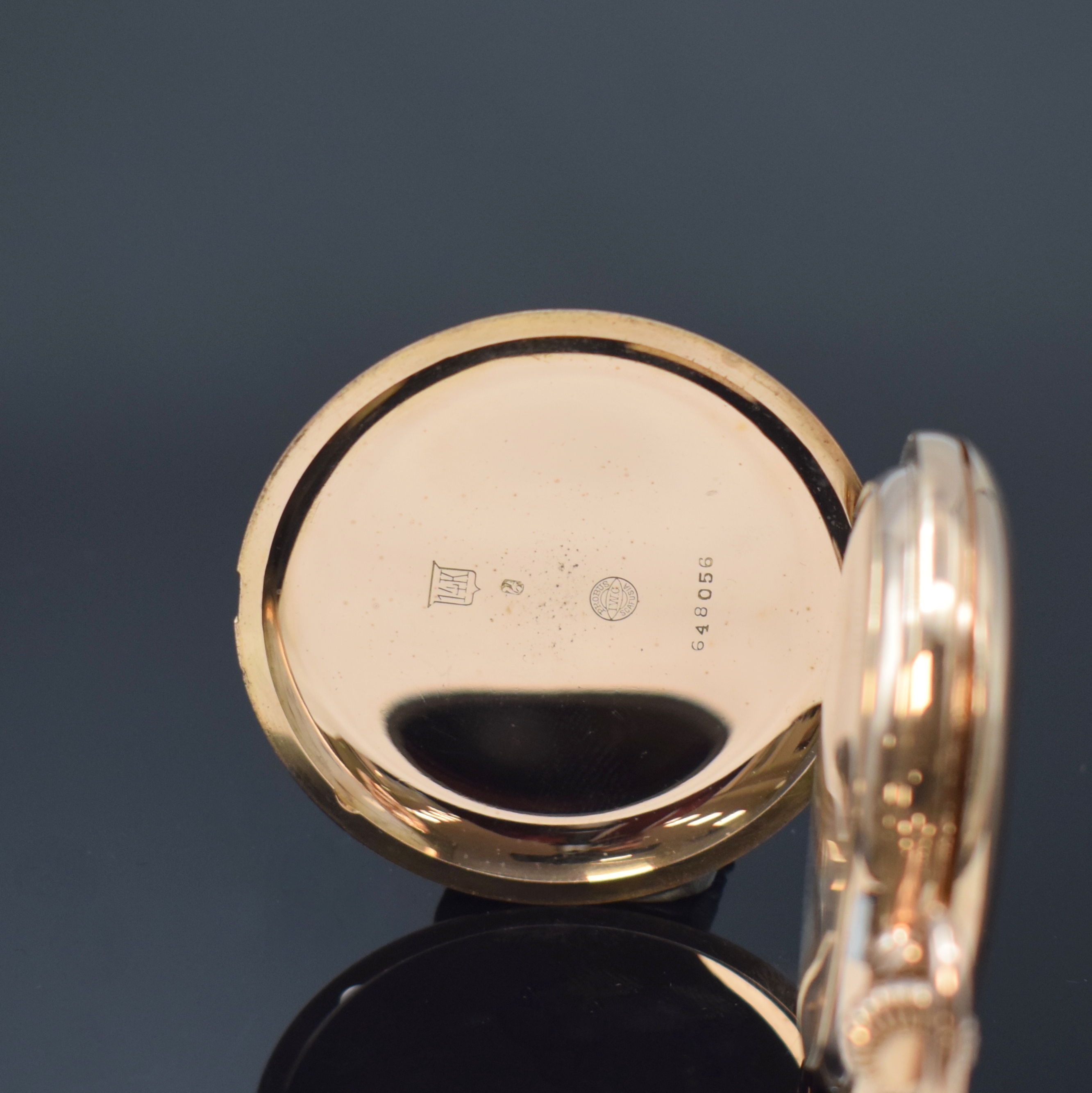 Detail a: IWC Herrensavonette in RG 585/000 Kaliber 66, Schweiz um 1913, glattes 3-Deckel Goldgeh., Cuv. l. dell., Emailzifferbl. m. Breguetzahlen und gold. ...