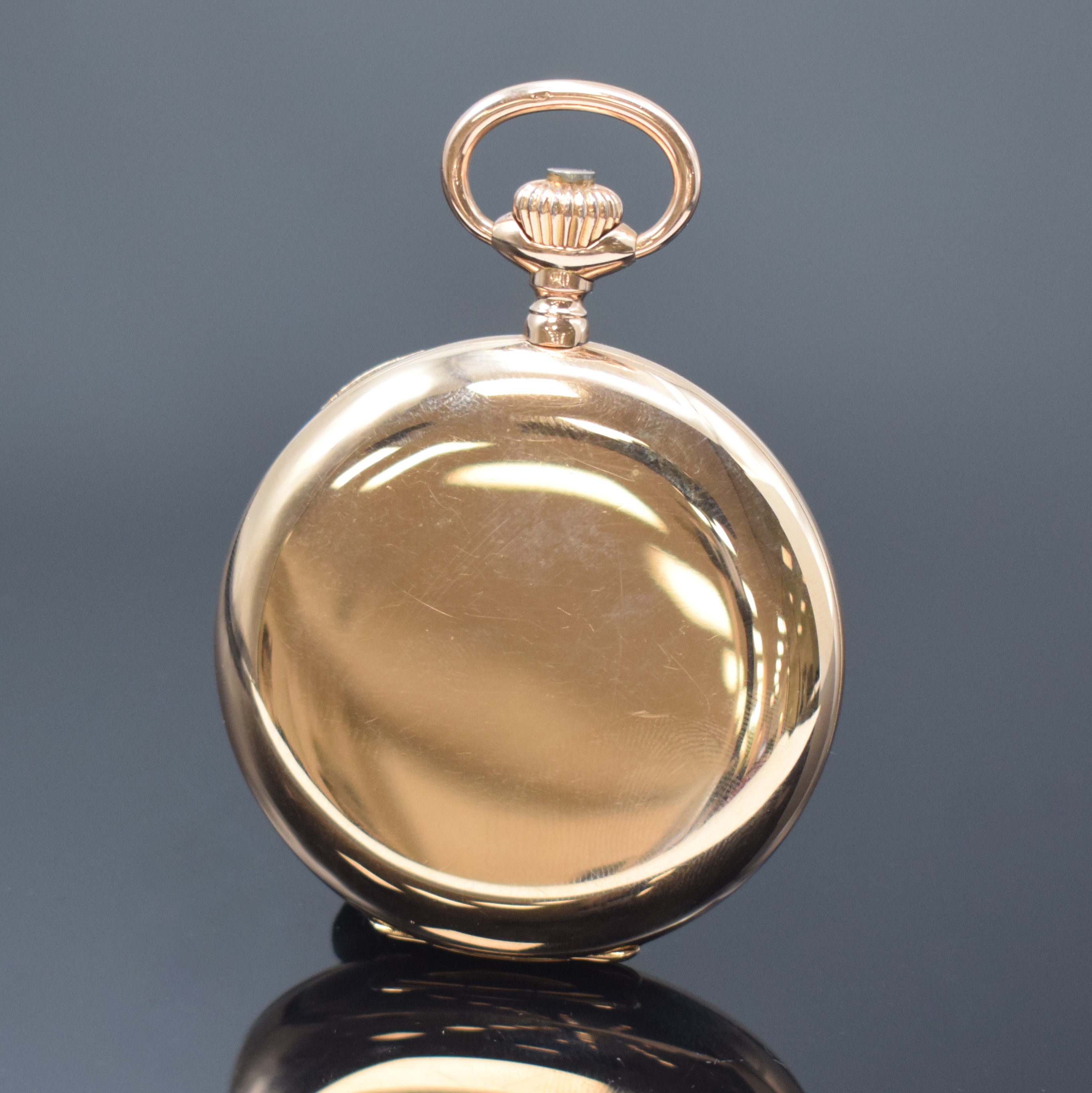 Detail b: IWC Herrensavonette in RG 585/000 Kaliber 66, Schweiz um 1913, glattes 3-Deckel Goldgeh., Cuv. l. dell., Emailzifferbl. m. Breguetzahlen und gold. ...