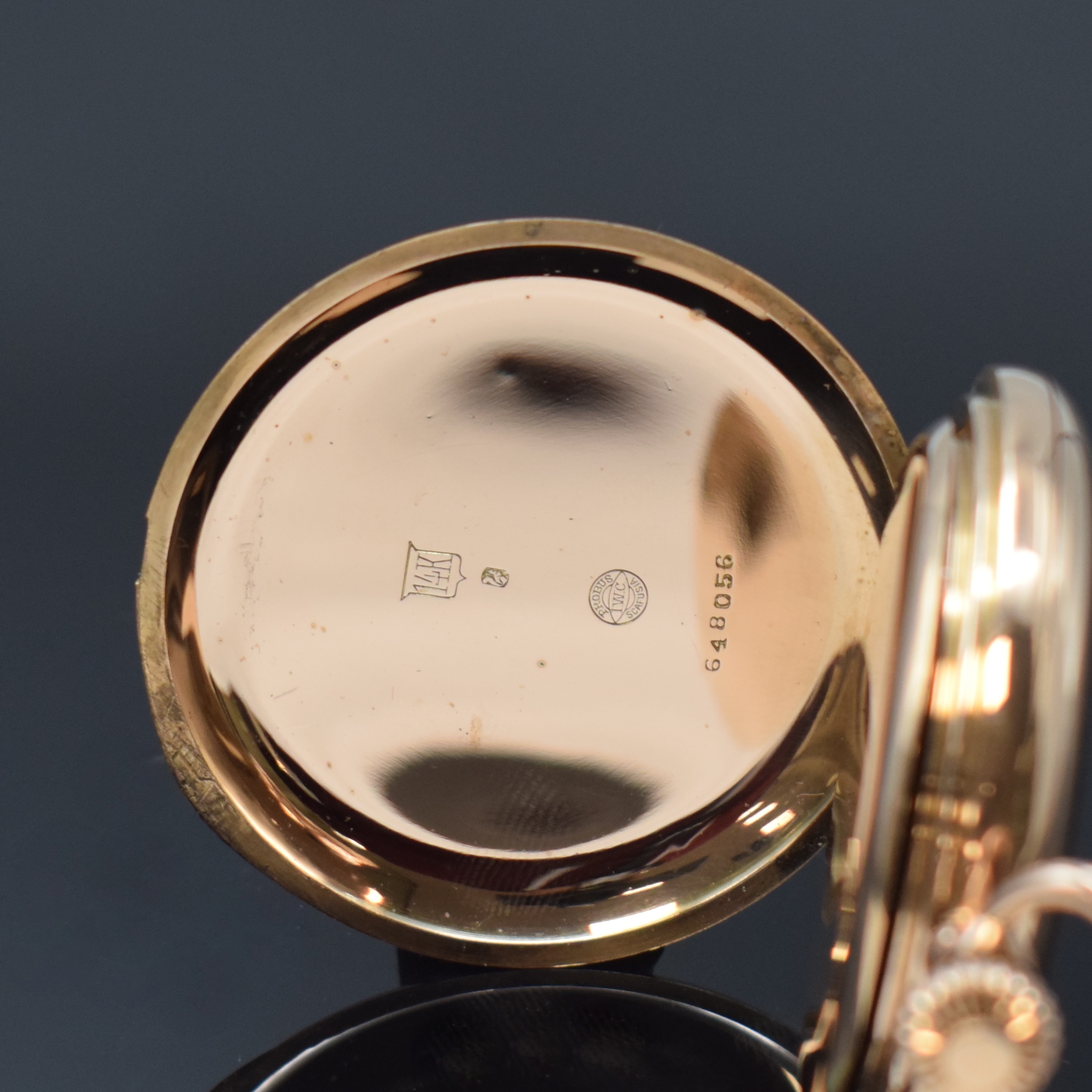 Detail c: IWC Herrensavonette in RG 585/000 Kaliber 66, Schweiz um 1913, glattes 3-Deckel Goldgeh., Cuv. l. dell., Emailzifferbl. m. Breguetzahlen und gold. ...